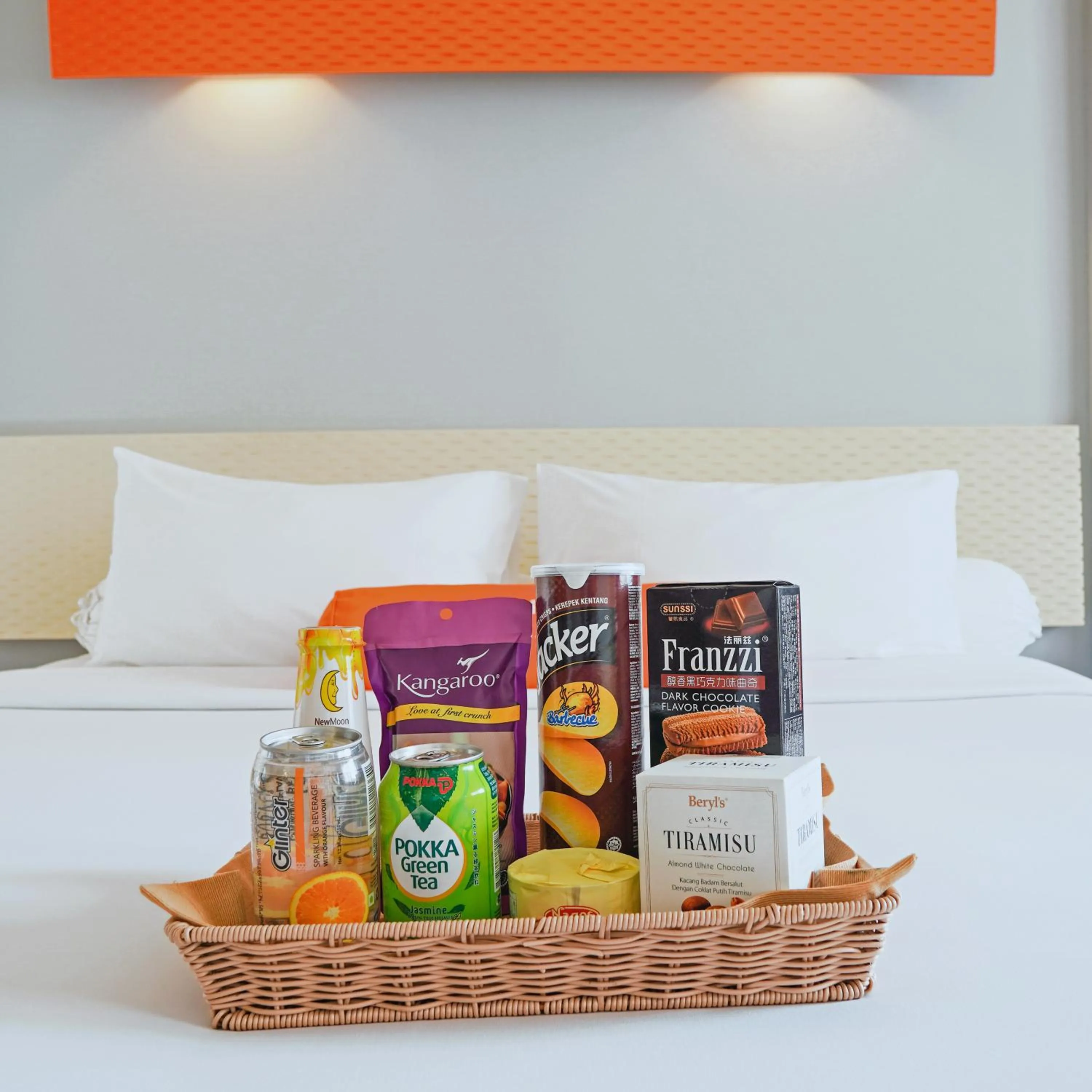 oven, Bed in HARRIS Hotel Batam Center