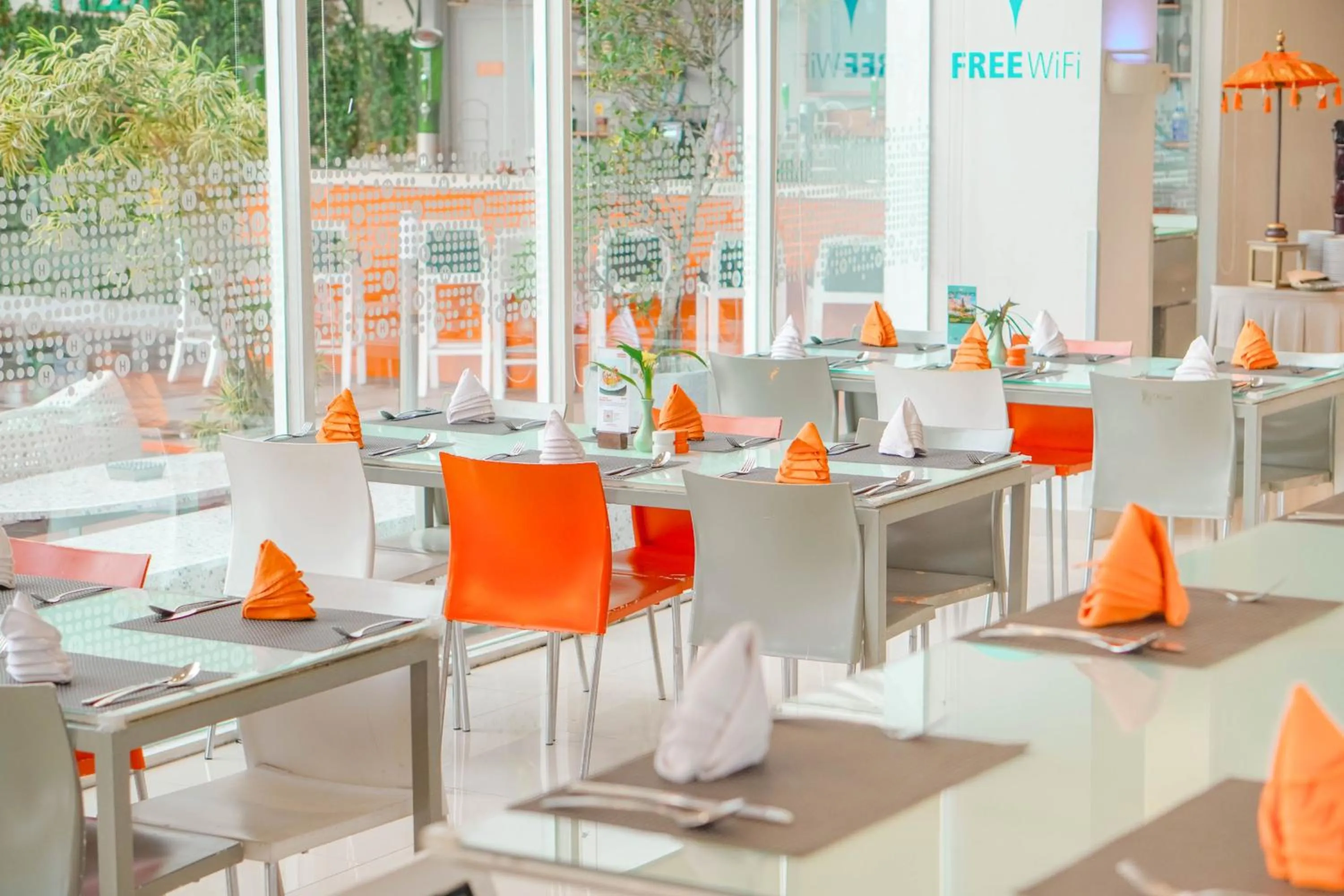 Restaurant/places to eat in HARRIS Hotel Batam Center