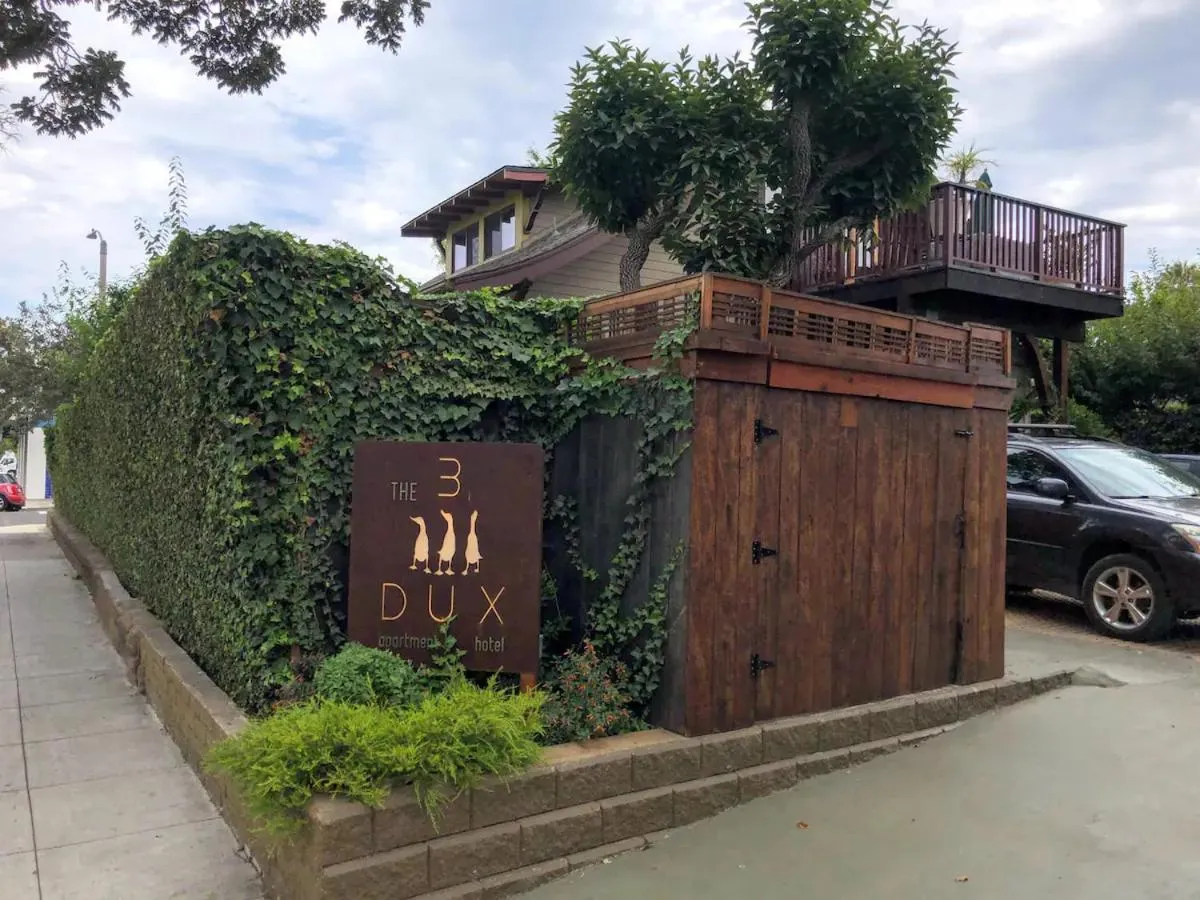 Facade/entrance in The 3 Dux