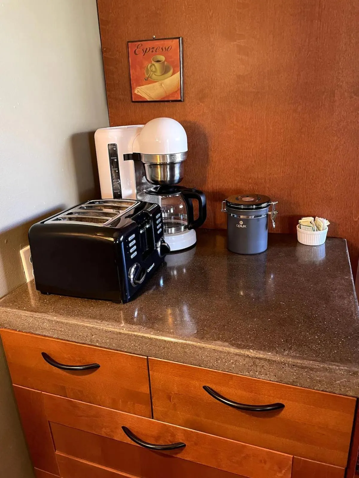 Coffee/tea facilities in The 3 Dux