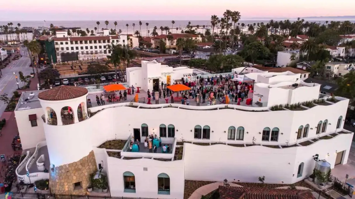 Nearby landmark in The 3 Dux