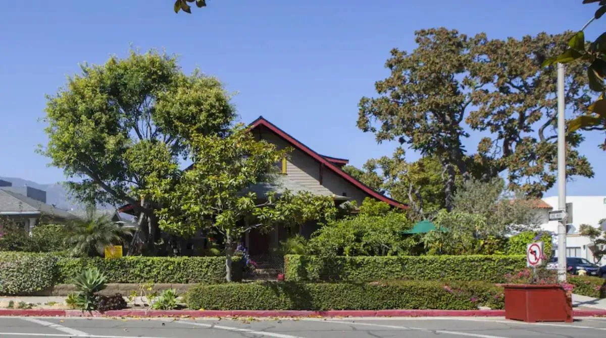 Property building in The 3 Dux