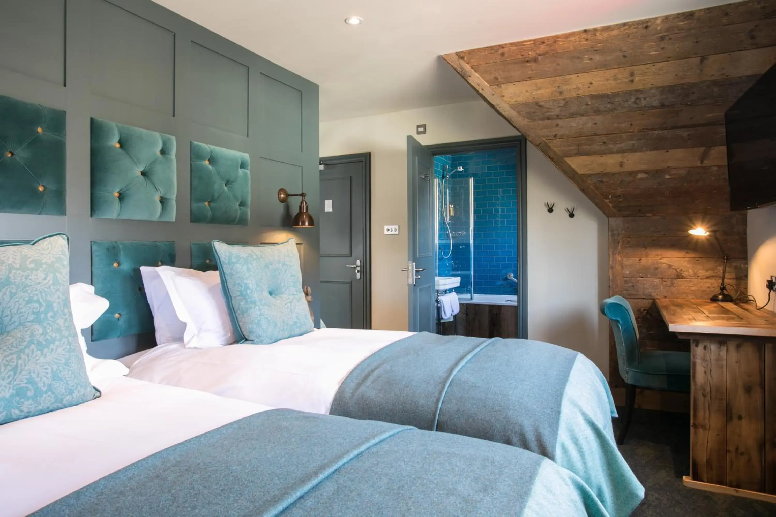 Superior Twin Room in The Green Dragon Inn Superior Twin Room in The Green Dragon Inn