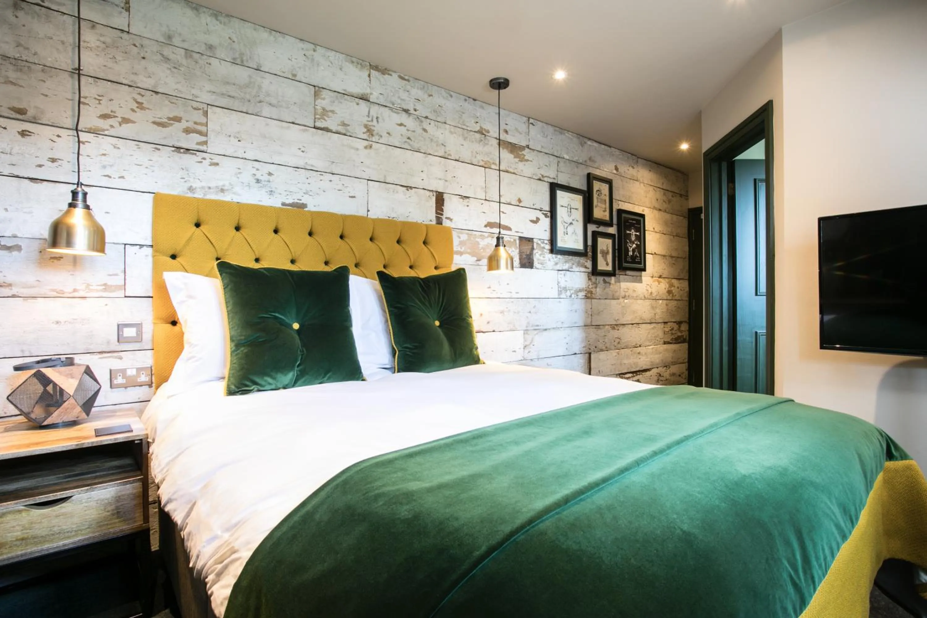 Bed in The Green Dragon Inn