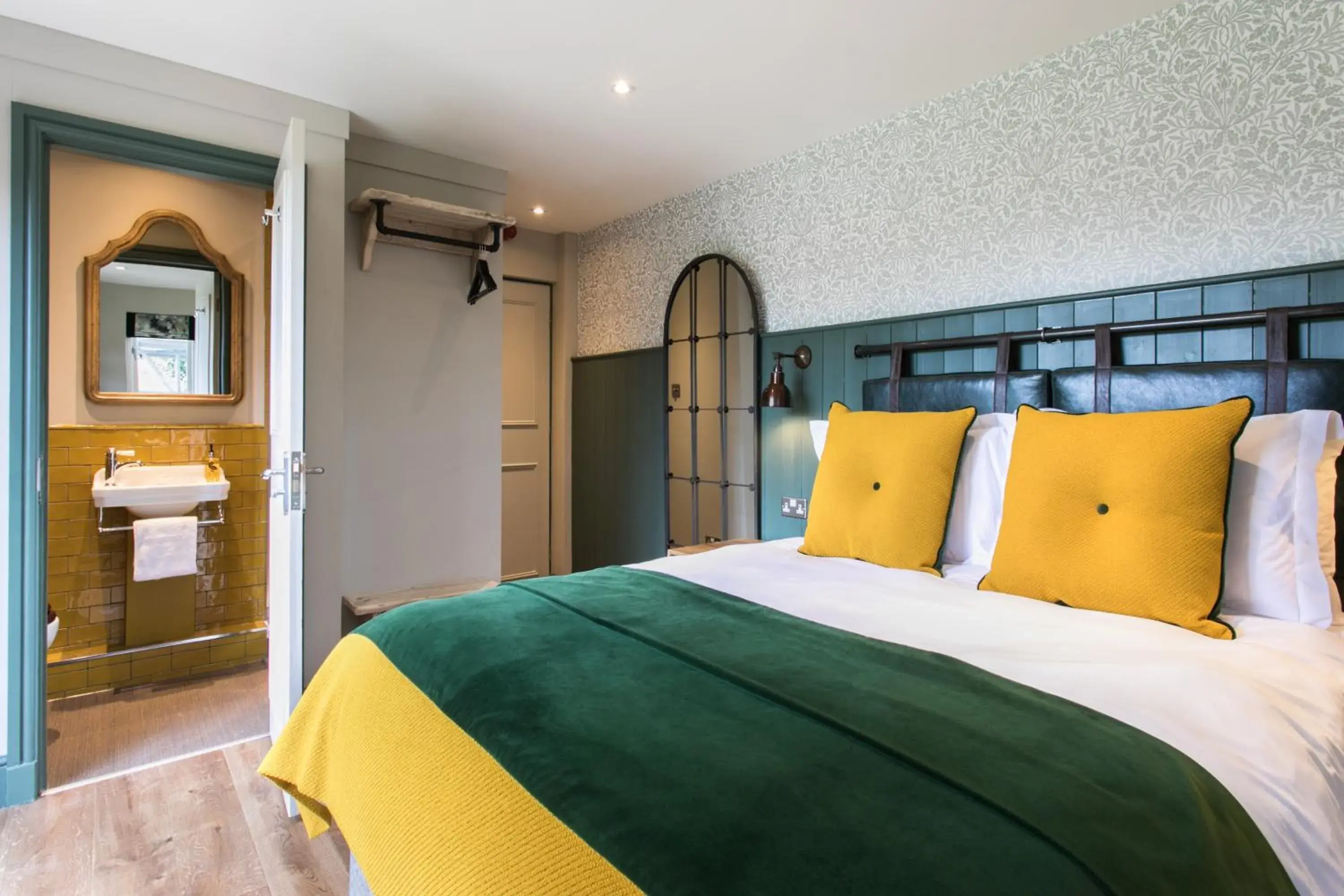 King Room with Garden View in The Green Dragon Inn King Room with Garden View in The Green Dragon Inn