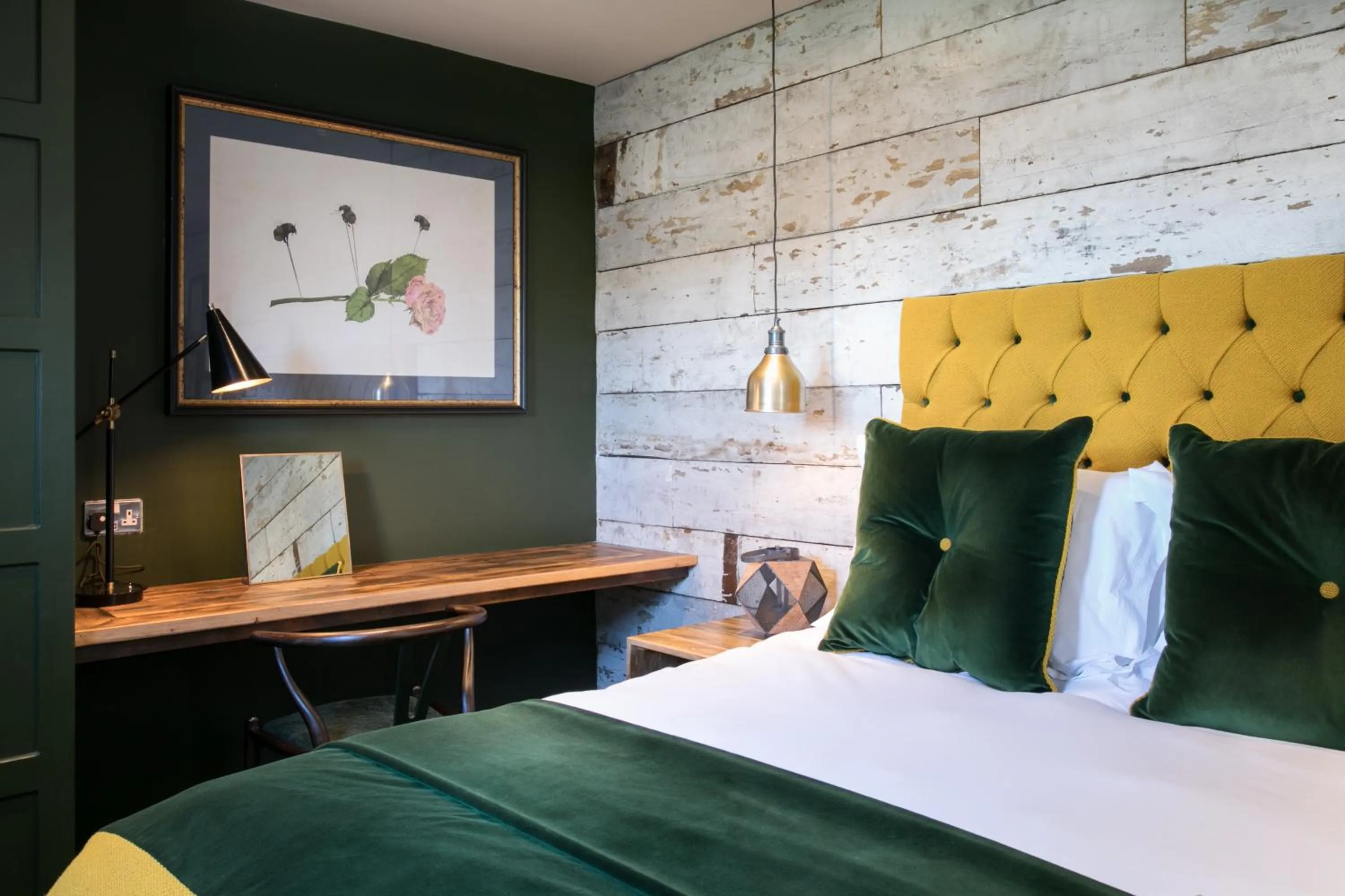 Bed in The Green Dragon Inn