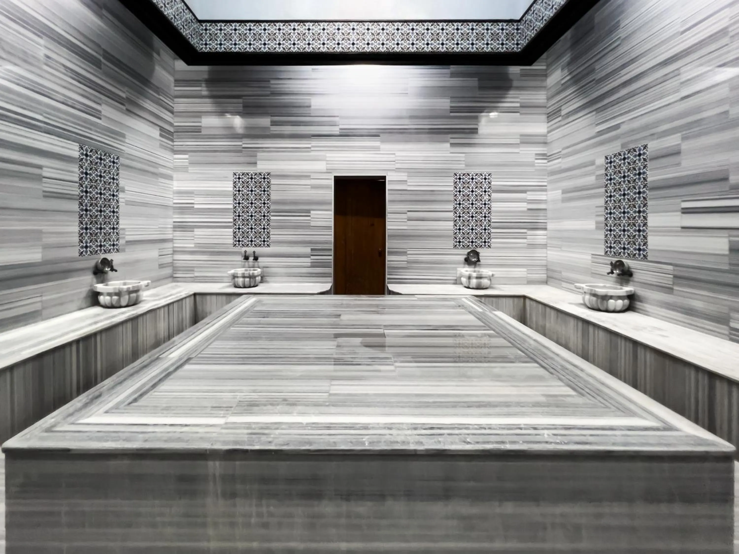 Public Bath in Spa Hotel Colossae Thermal