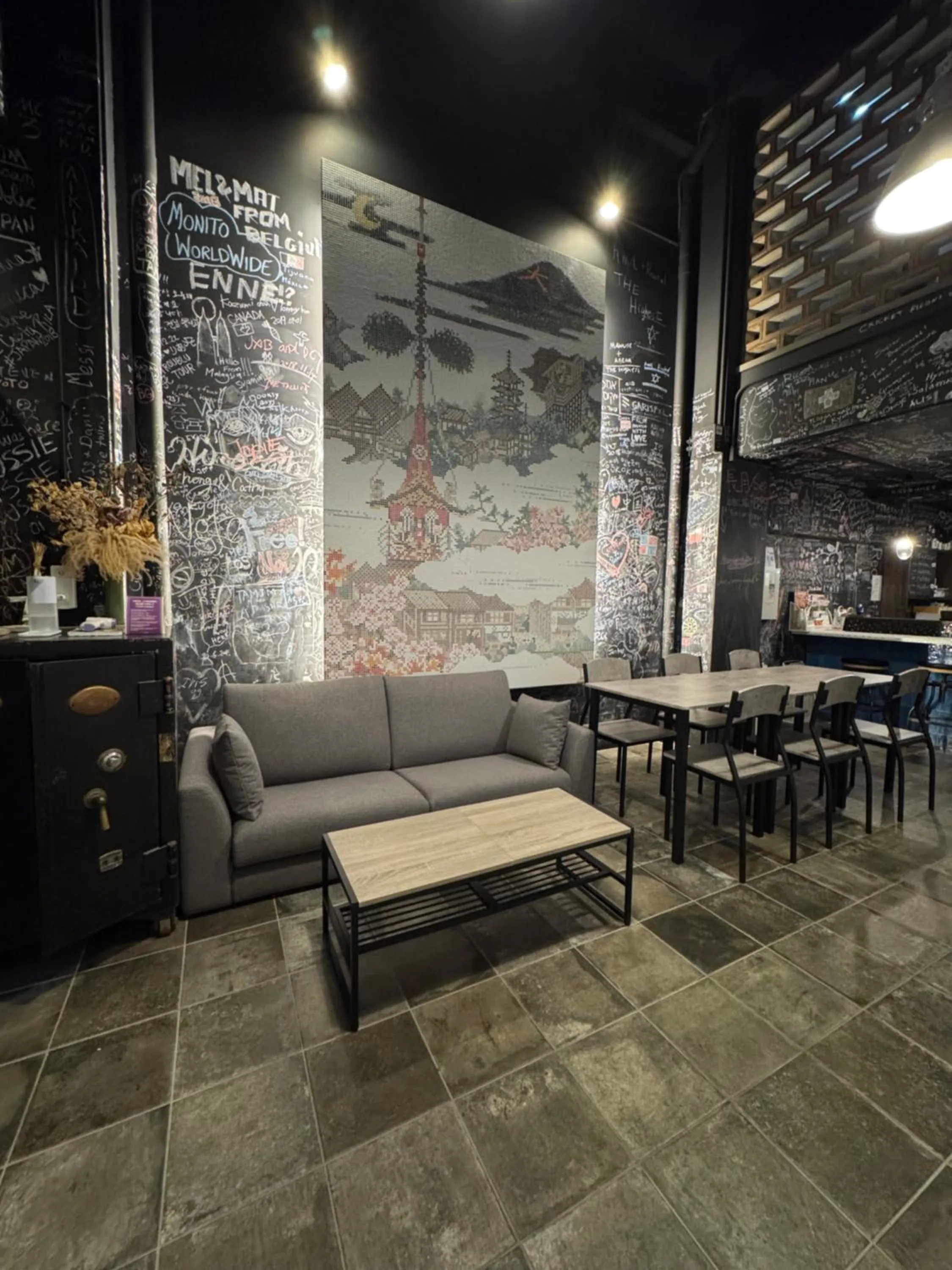 Communal lounge/ TV room in Ya Do! KYOTO OKAZAKI