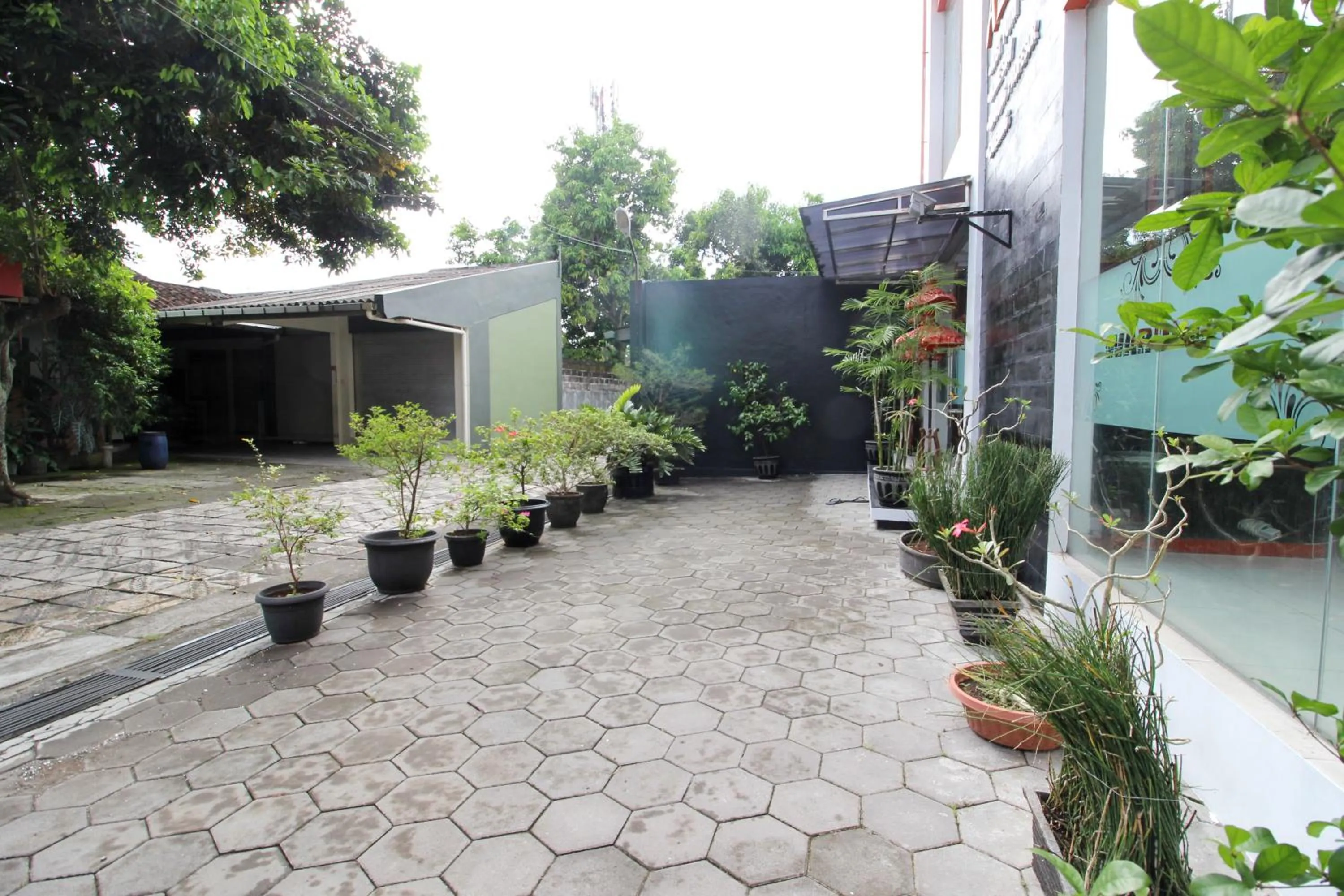 Area and facilities in RedDoorz Plus @ Affandi Gejayan
