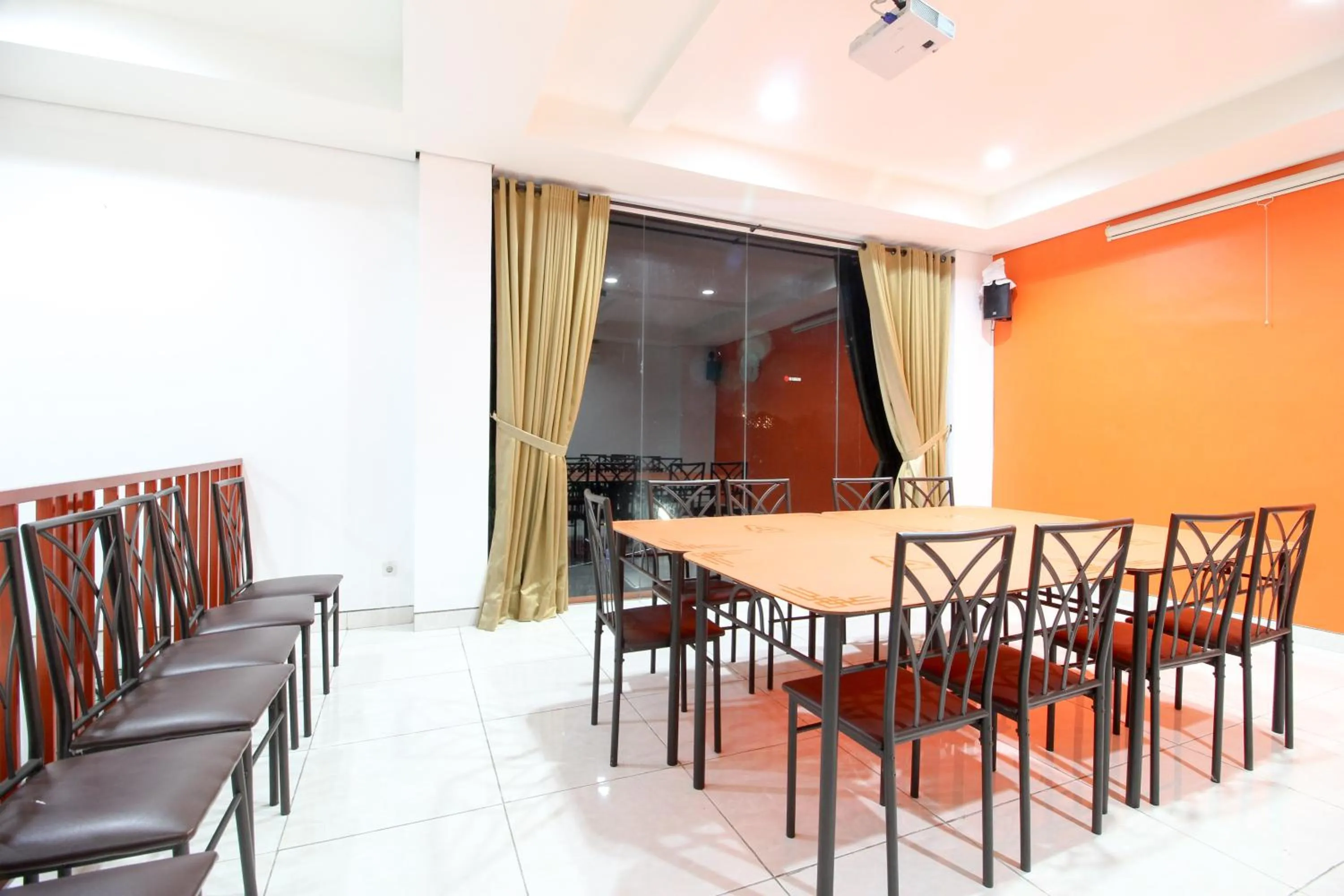 Area and facilities in RedDoorz Plus @ Affandi Gejayan