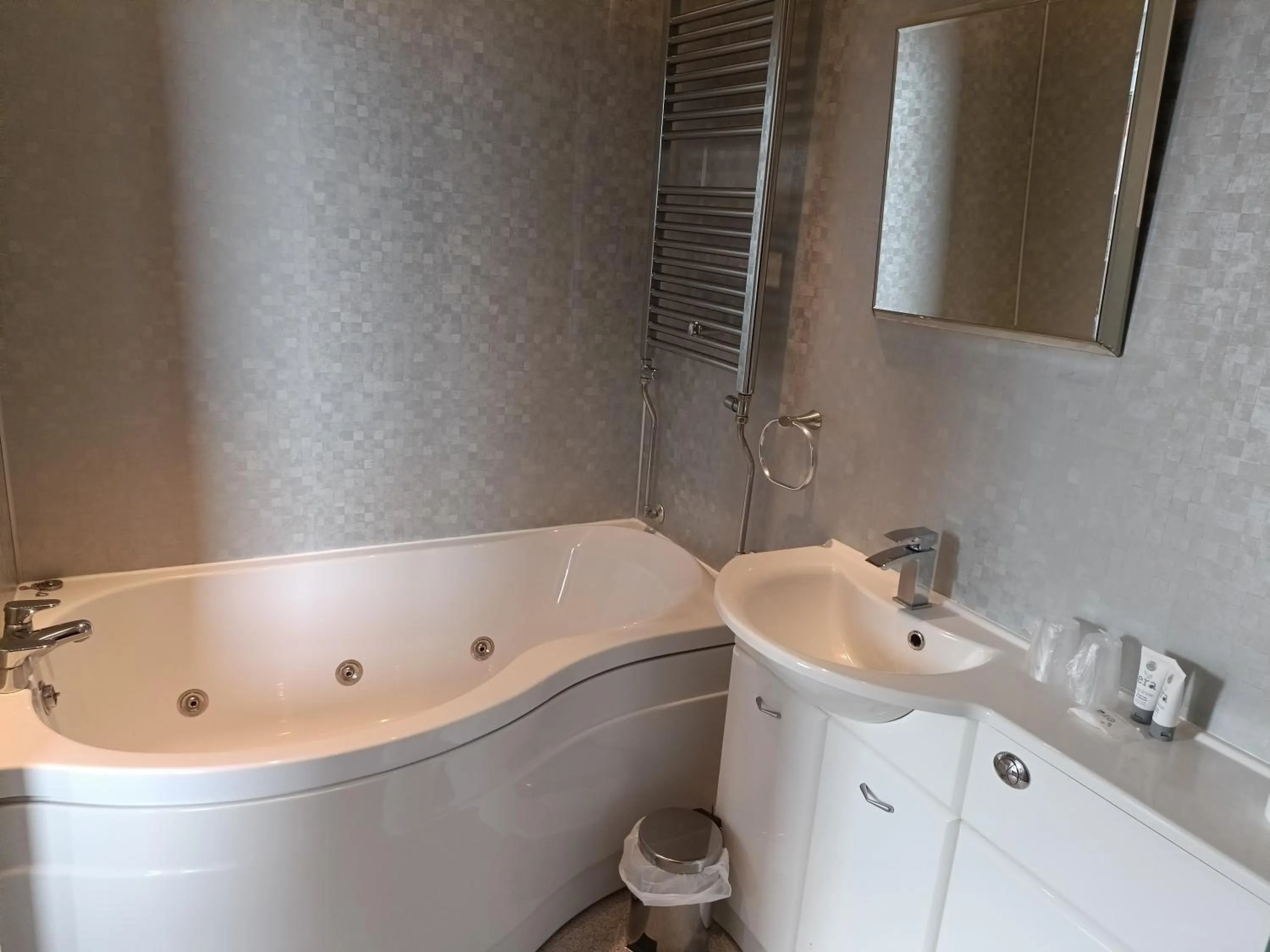 Bathroom in Palm Court Hotel