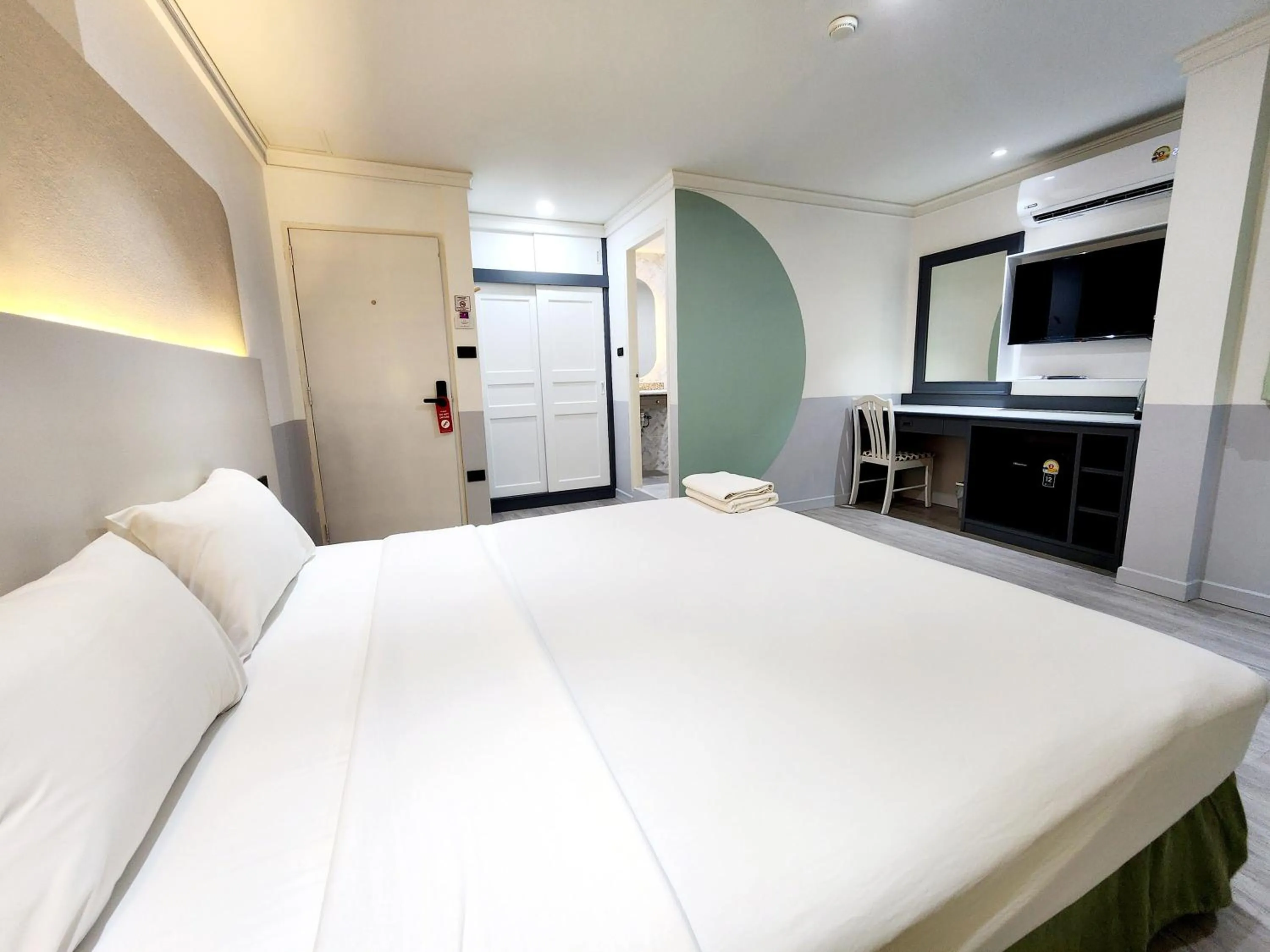 Bed in SEATEL Phuket, Patong Beach