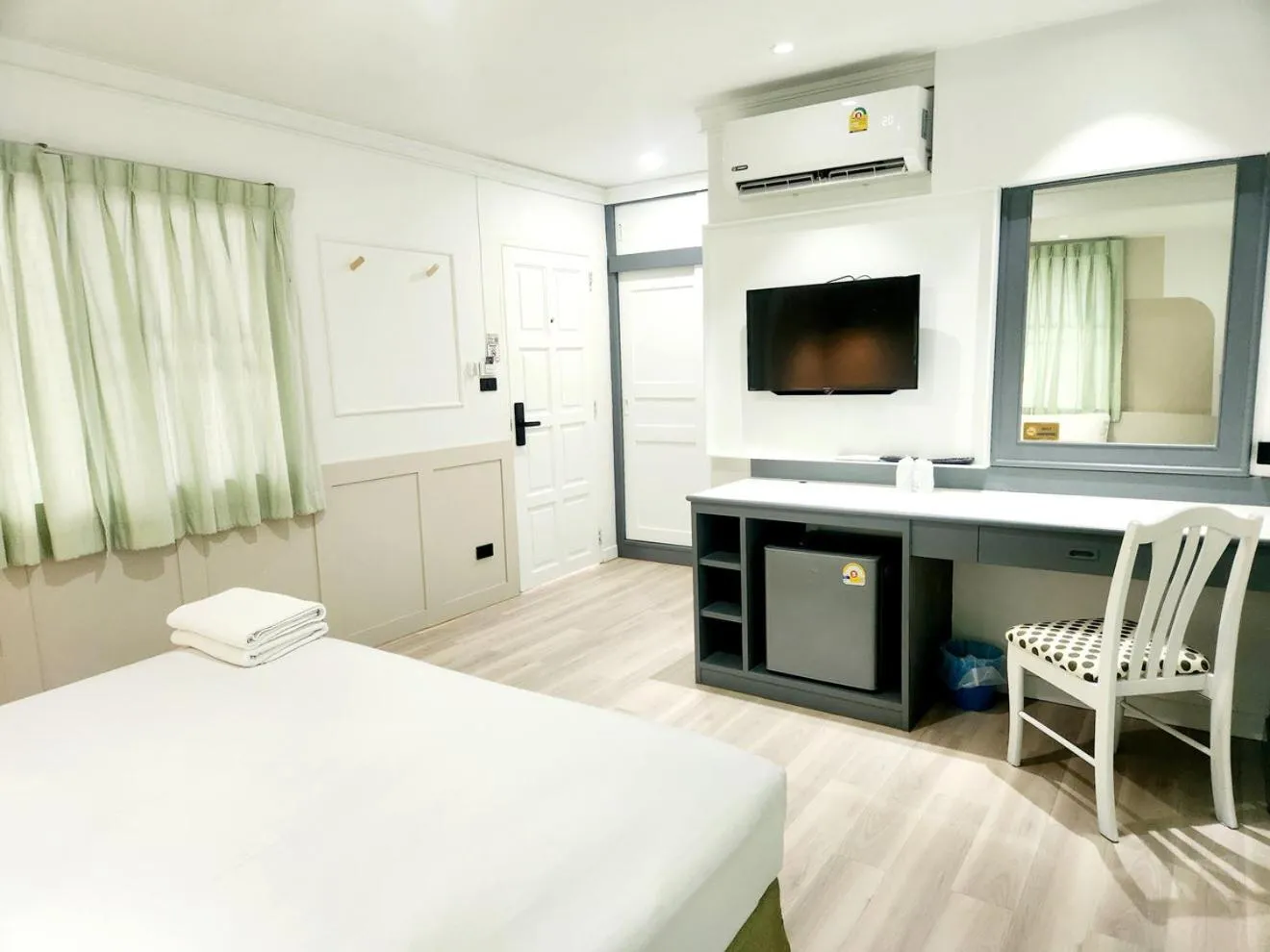 TV and multimedia, Bed in SEATEL Phuket, Patong Beach