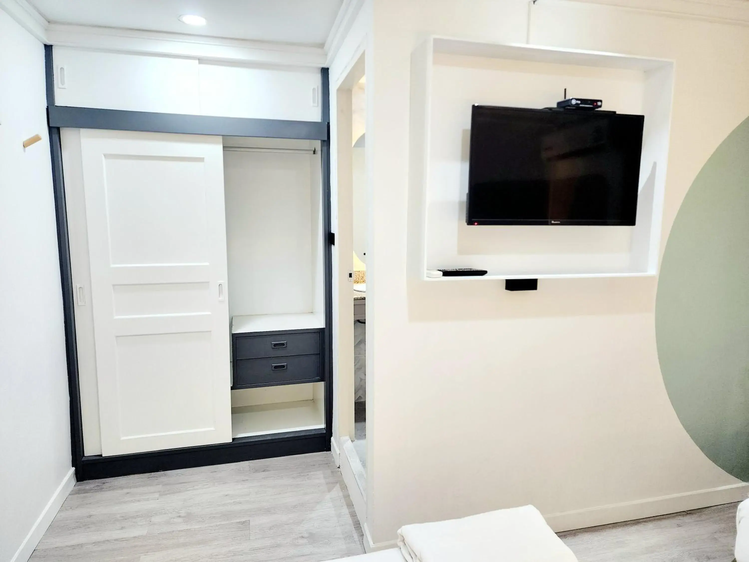 TV and multimedia in SEATEL Phuket, Patong Beach TV and multimedia in SEATEL Phuket, Patong Beach