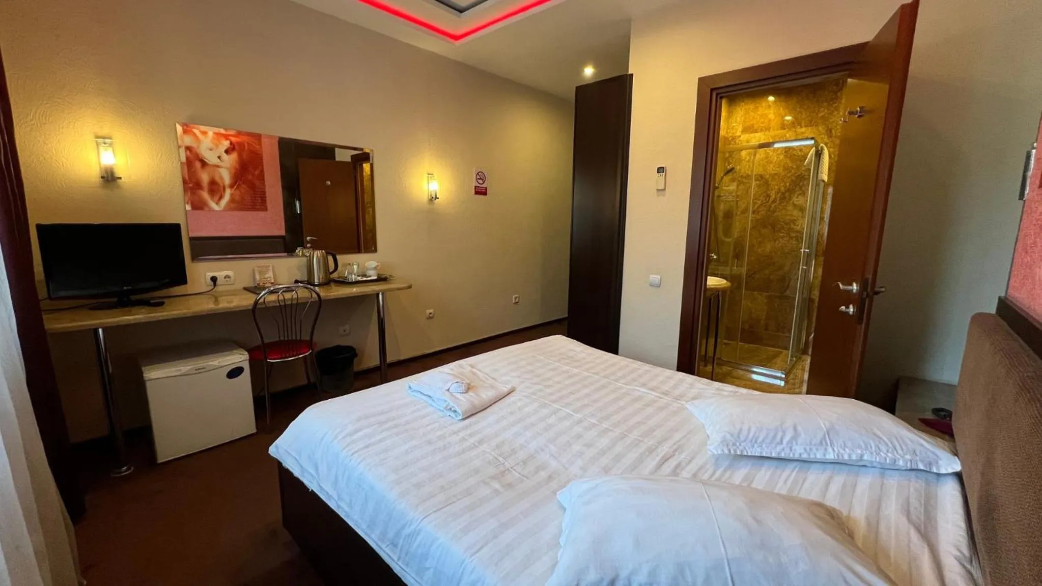 Photo of the whole room, Bed in JEPPESEN RESIDENCE