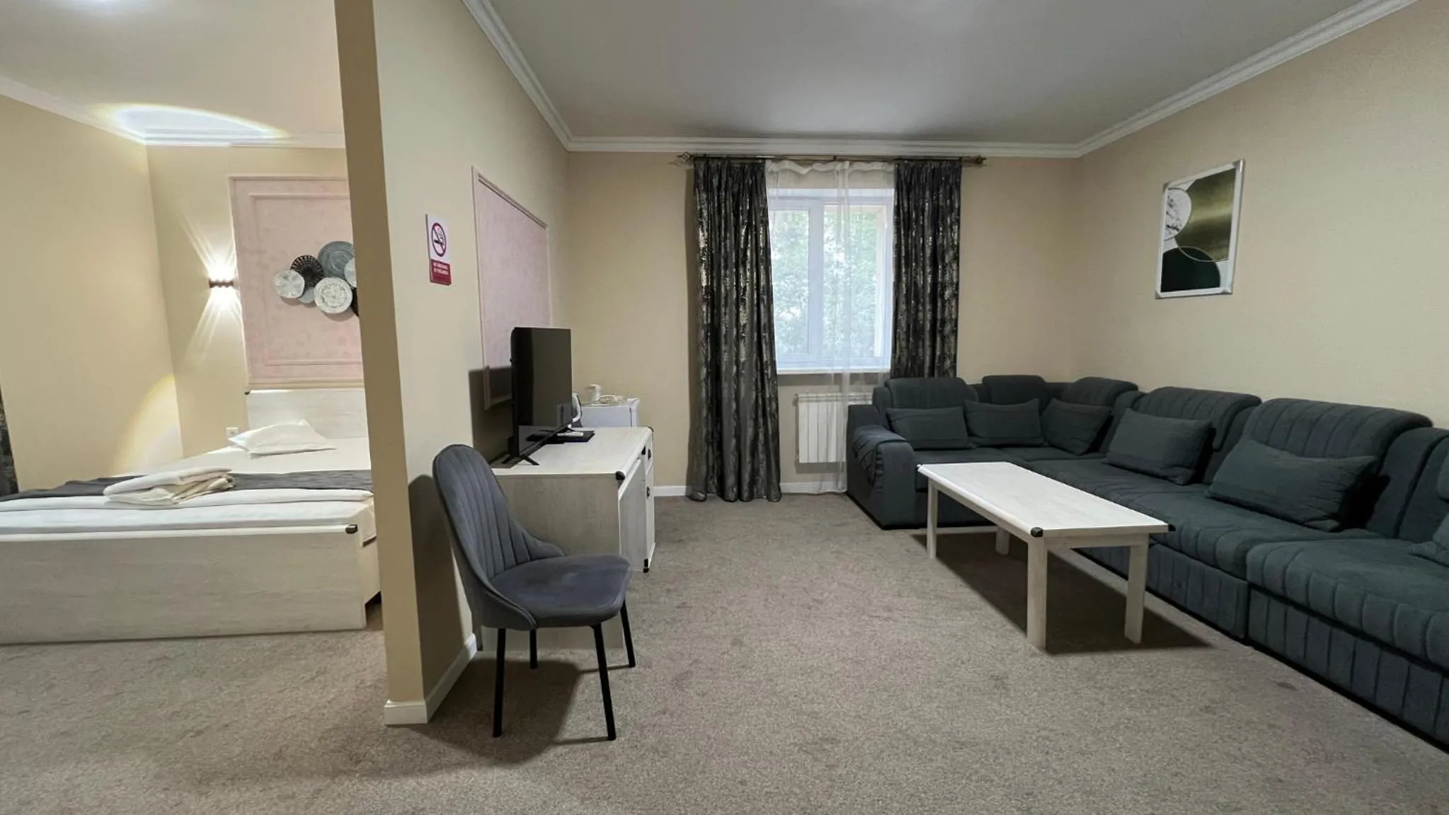 Seating area, Bed in JEPPESEN RESIDENCE