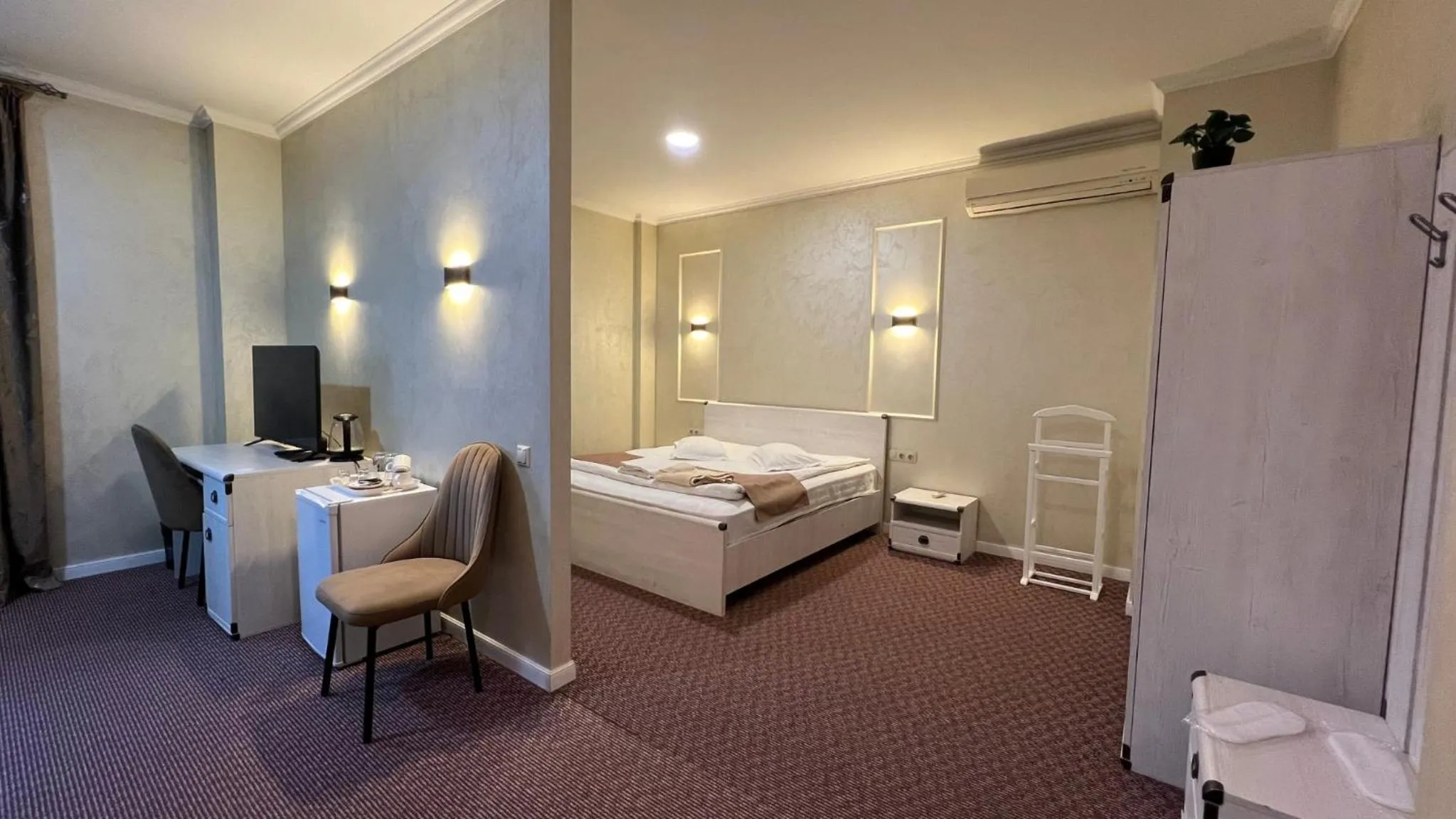 Photo of the whole room, Bed in JEPPESEN RESIDENCE