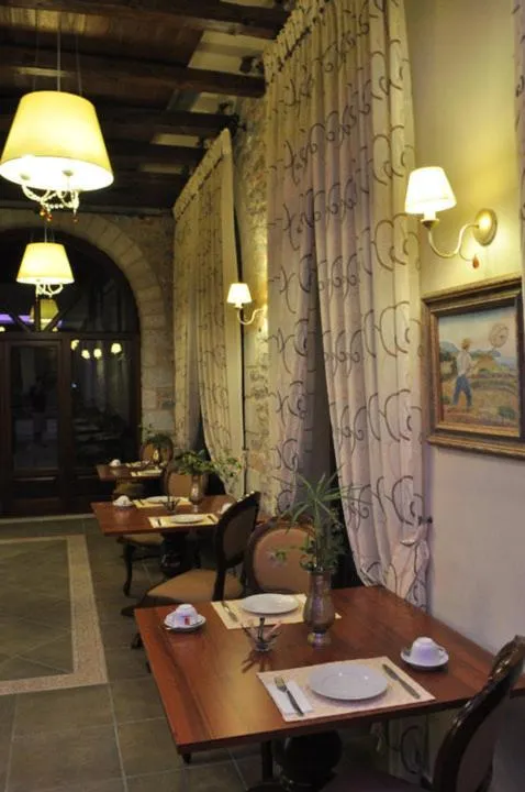 Restaurant/places to eat in Areos Polis Boutique Hotel
