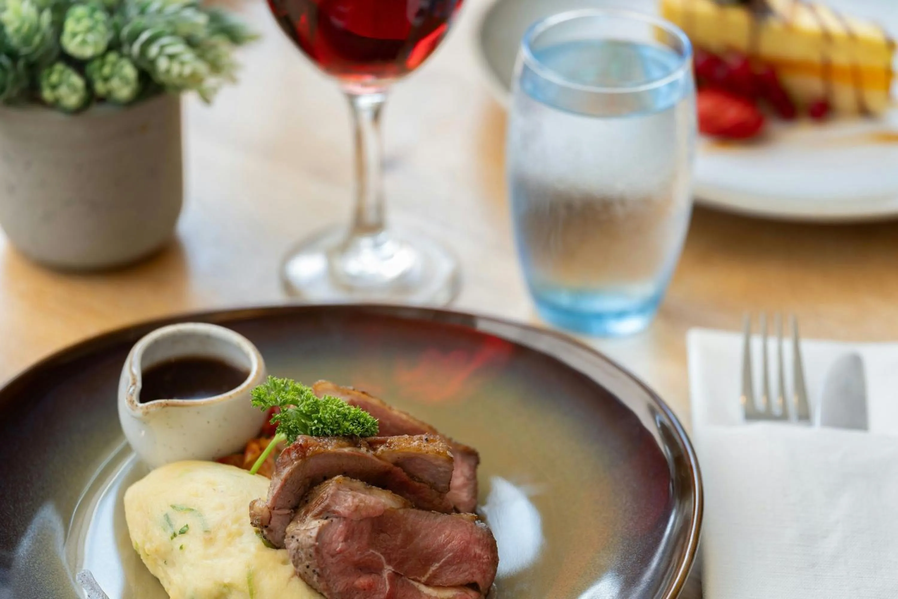 Restaurant/places to eat in Aloft London Excel