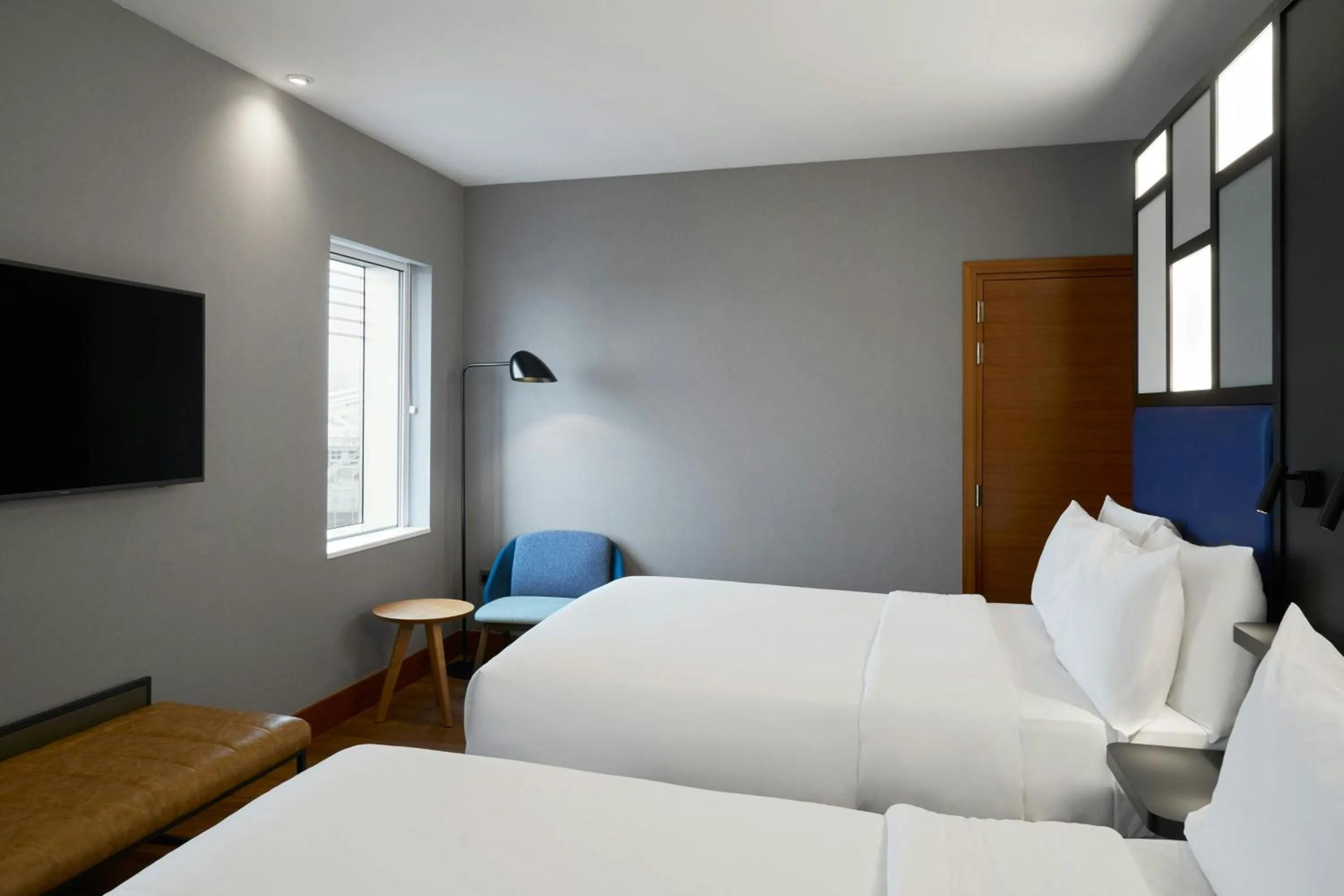 Photo of the whole room, Bed in Aloft London Excel