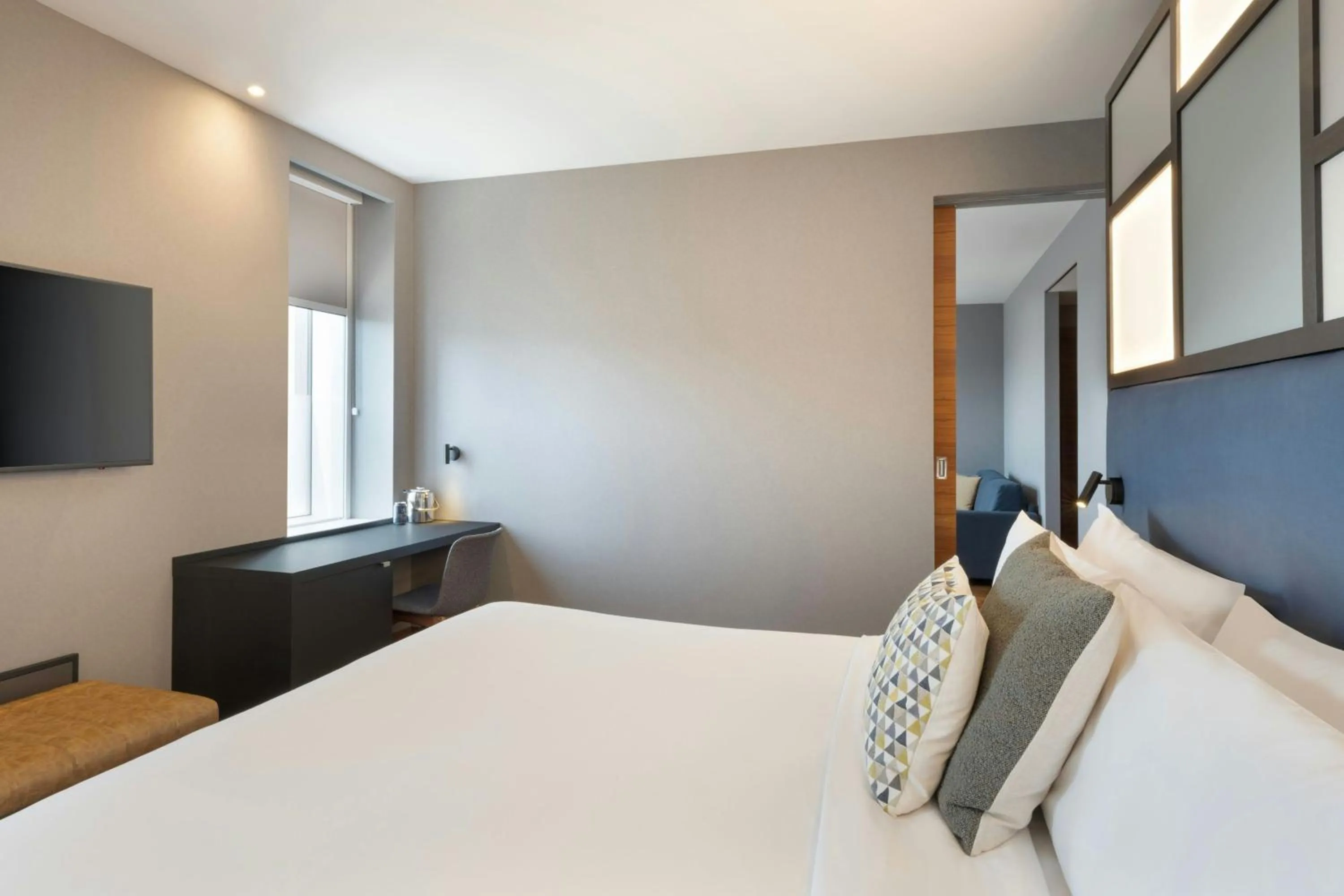 Bedroom, Bed in Aloft London Excel