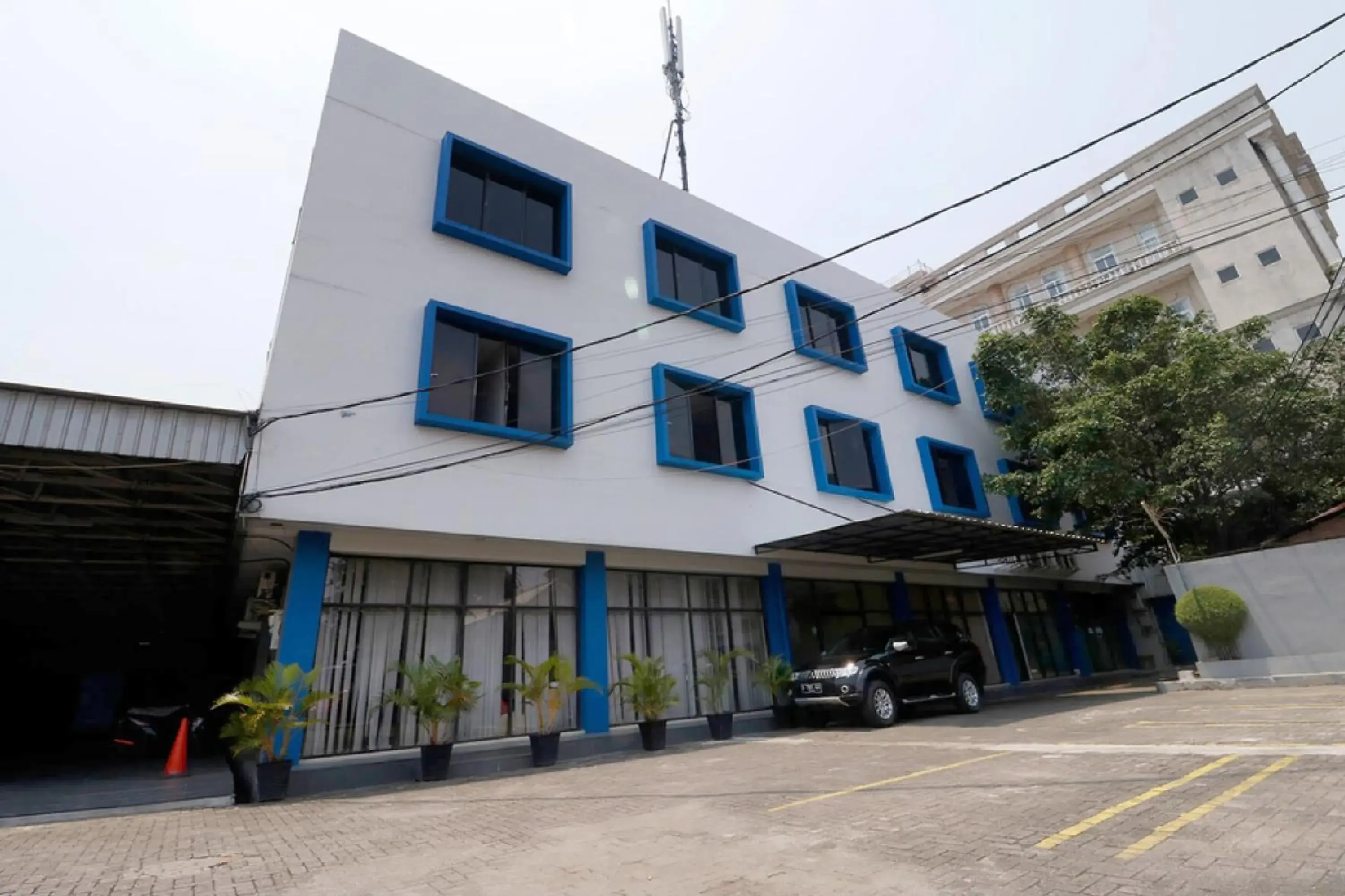 Property building in RedDoorz near ITC Cempaka Mas Property building in RedDoorz near ITC Cempaka Mas