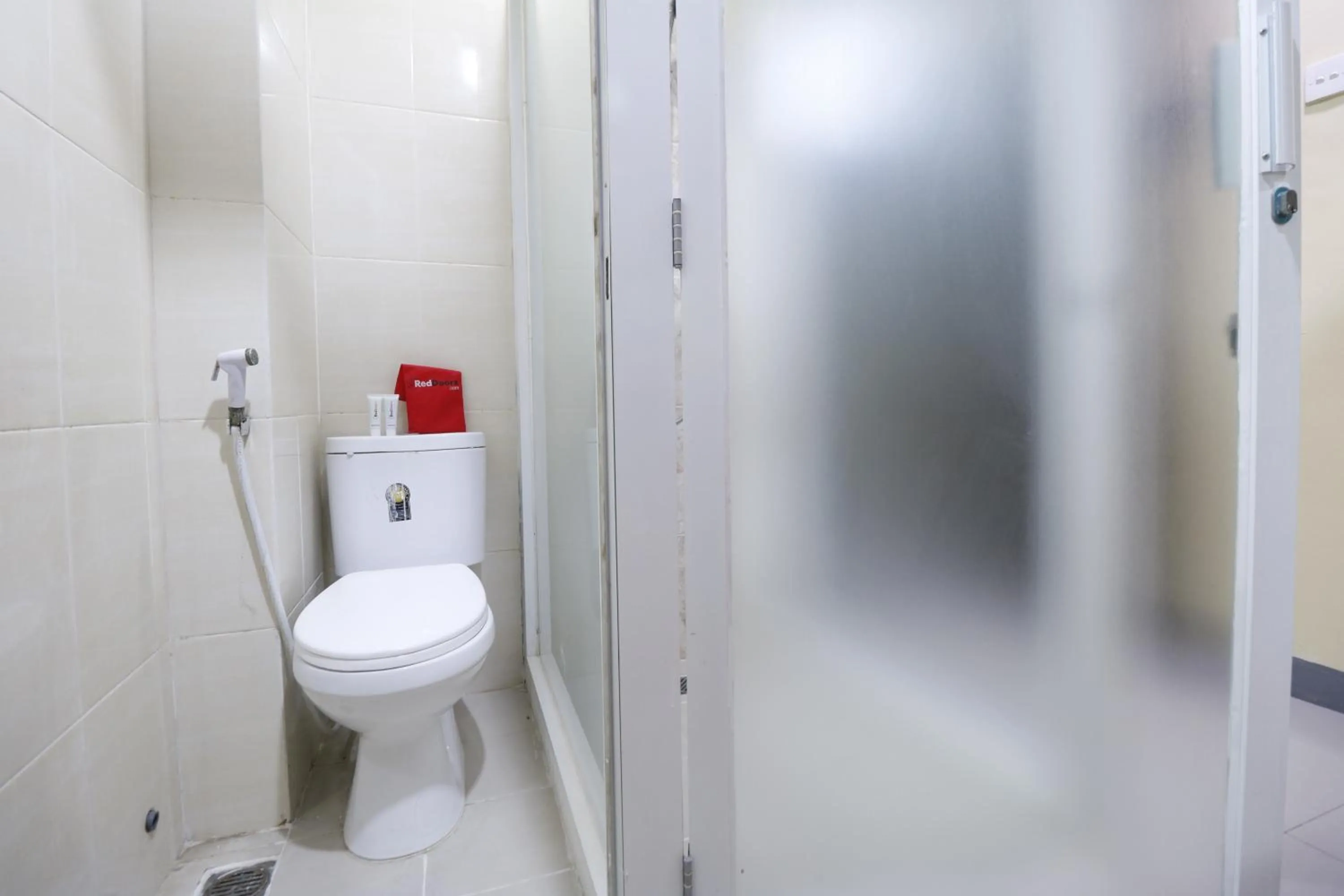 Bathroom in RedDoorz near ITC Cempaka Mas