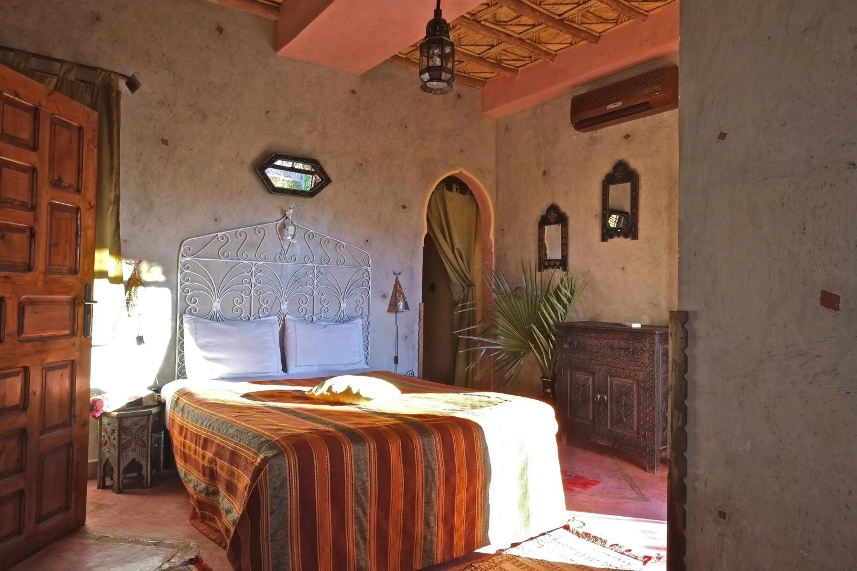 Photo of the whole room, Bed in Sawadi Ecolodge