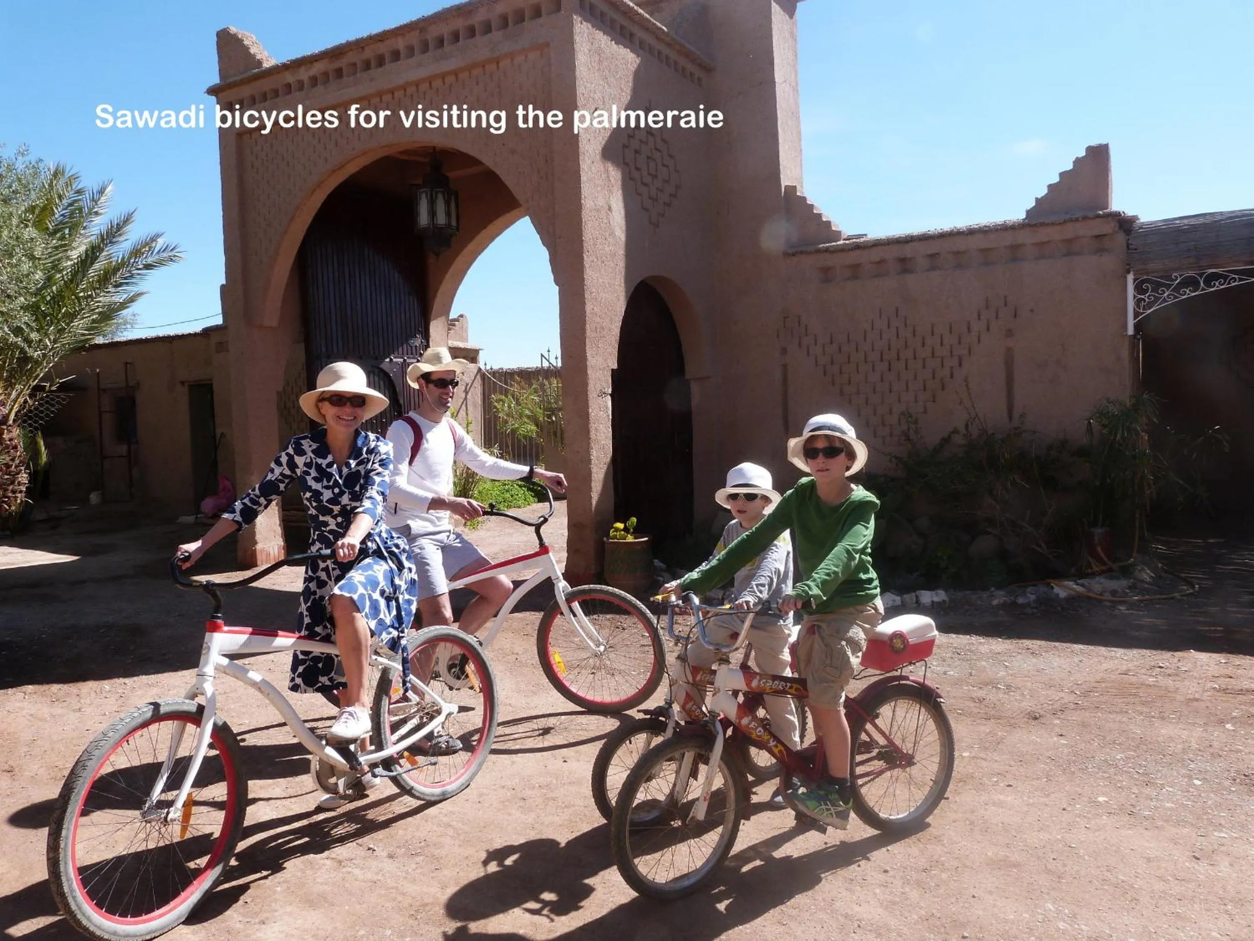 Family in Sawadi Ecolodge