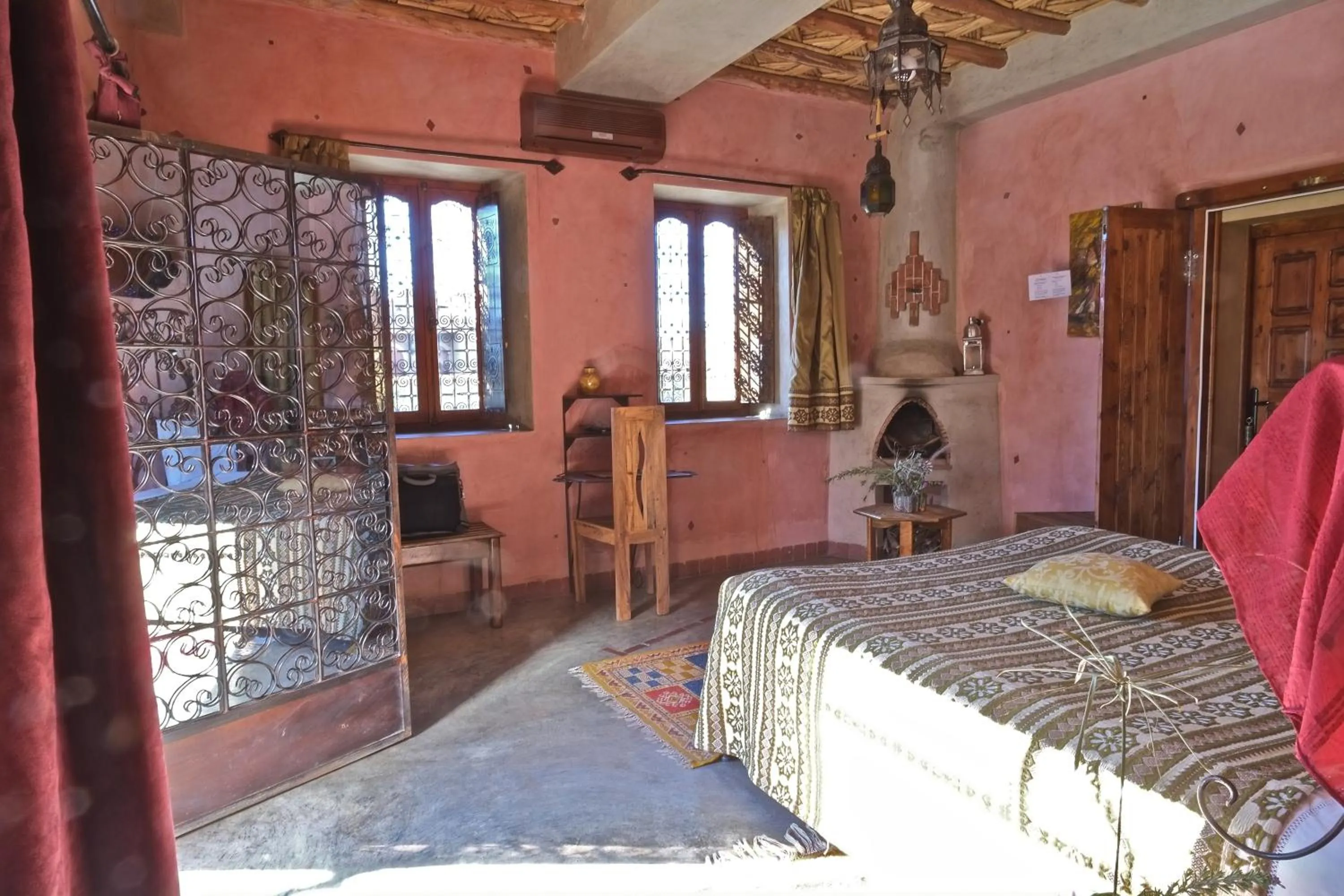 Photo of the whole room, Bed in Sawadi Ecolodge