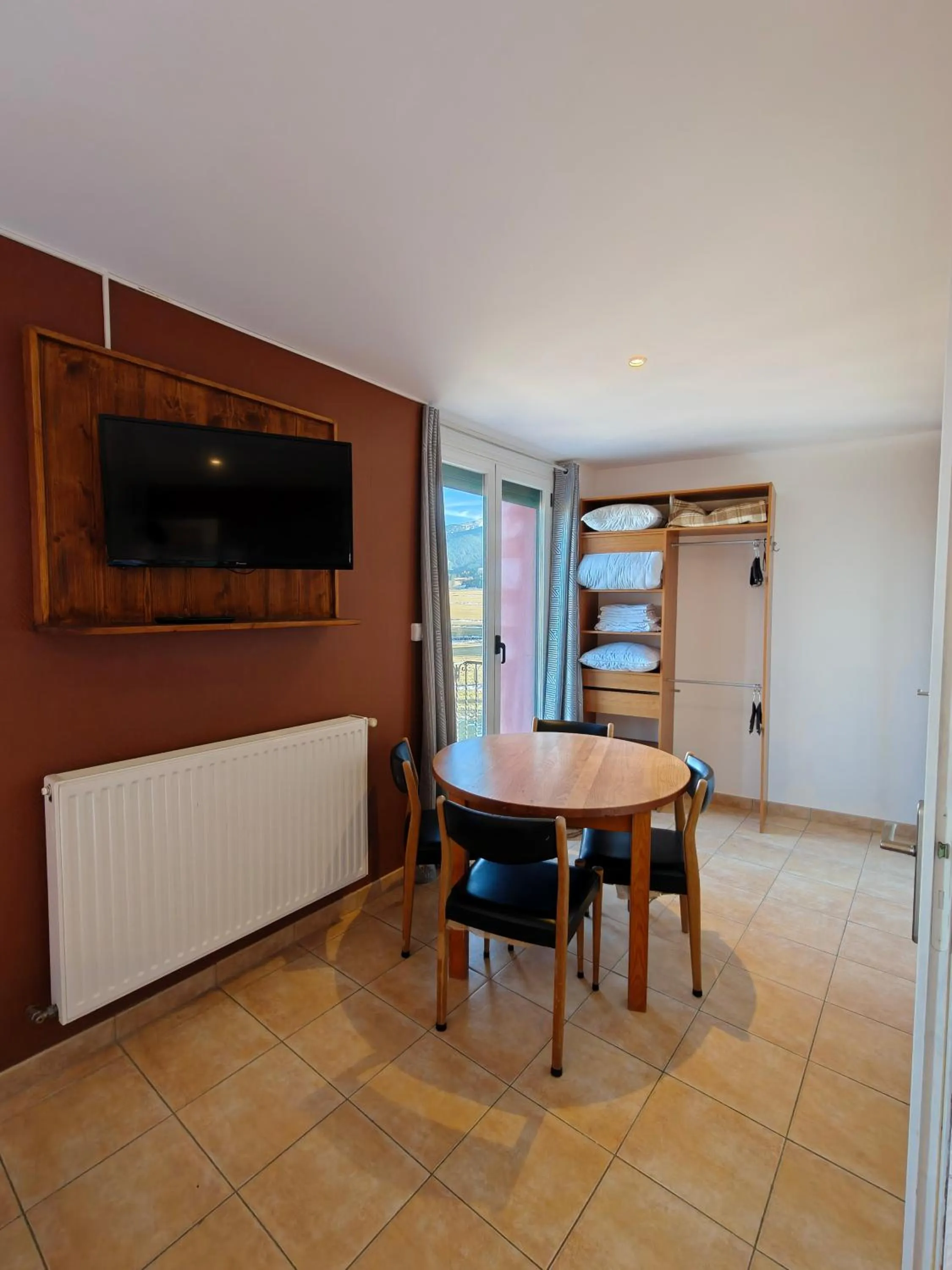 TV and multimedia in Le Catalan - Hôtel et appartements