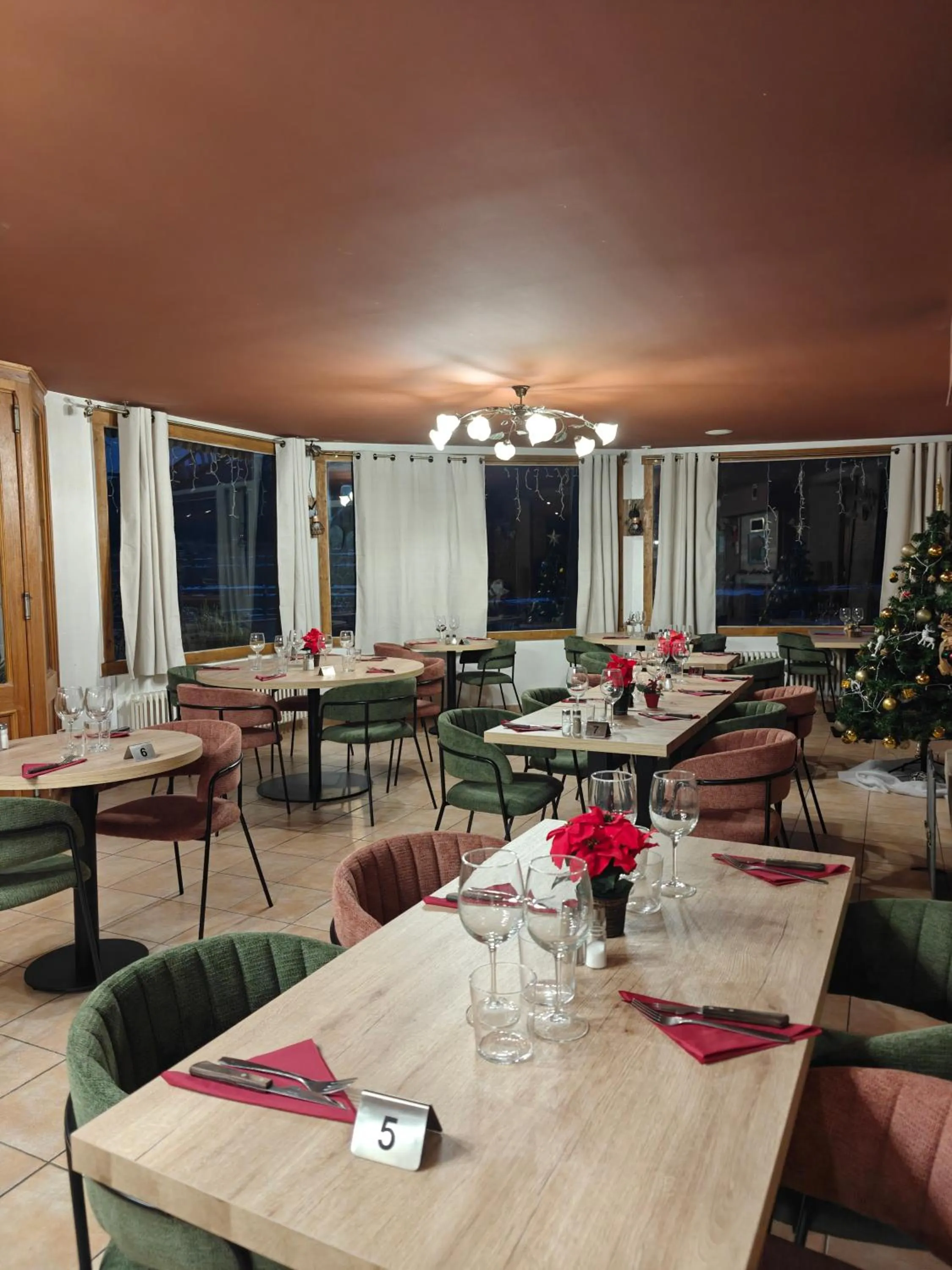 Restaurant/places to eat in Le Catalan - Hôtel et appartements