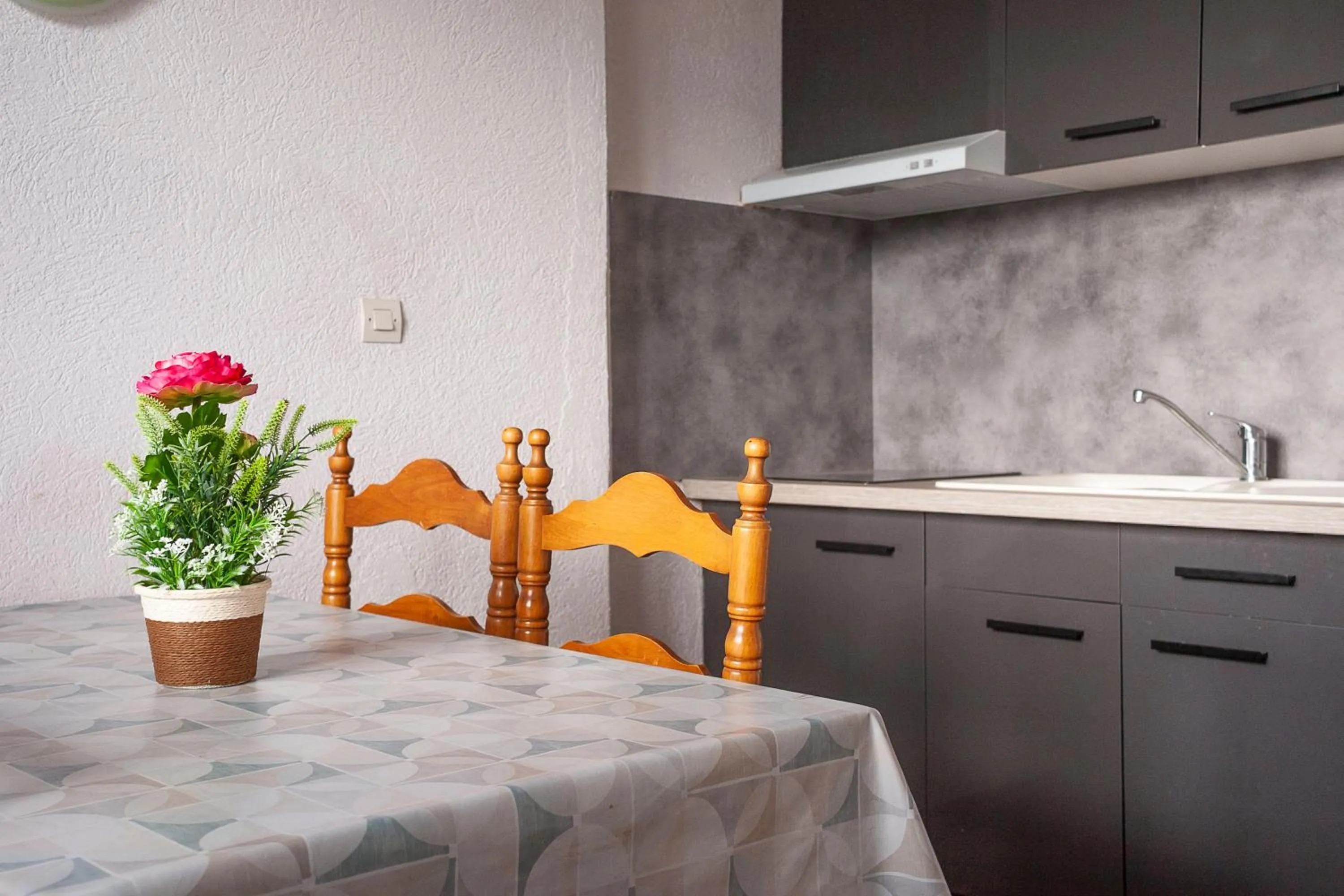 Kitchen or kitchenette in Le Catalan - Hôtel et appartements
