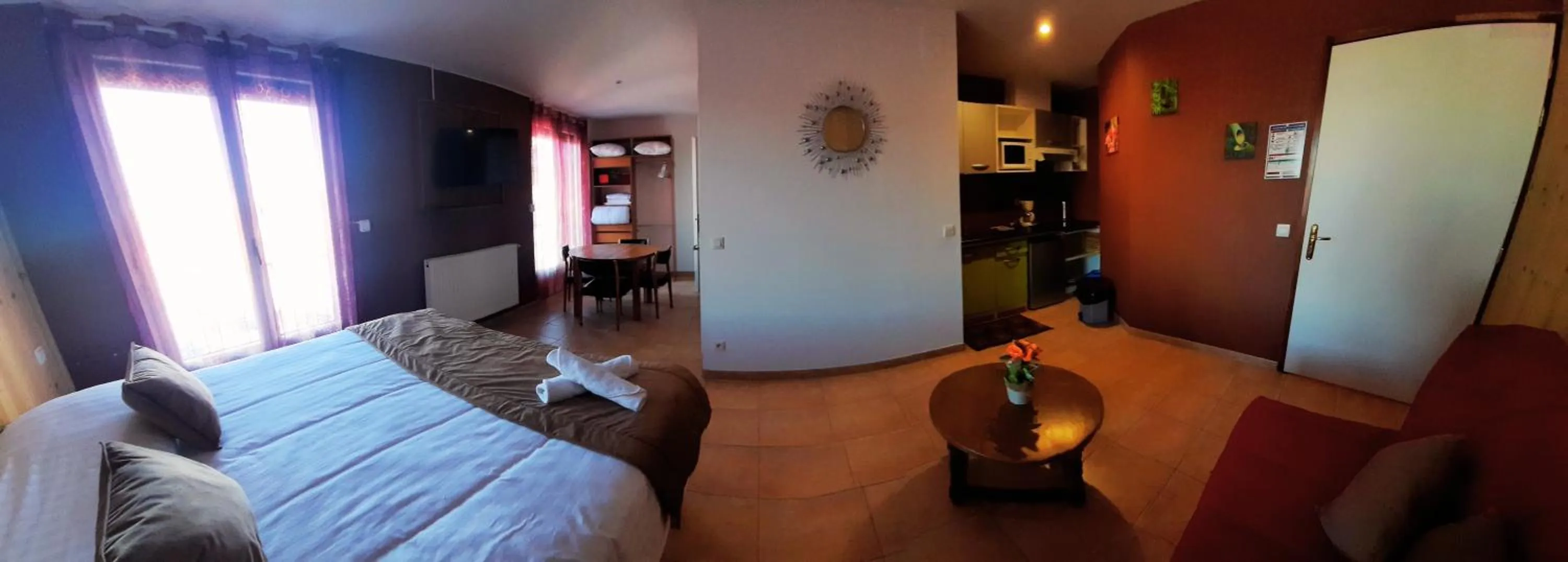 Photo of the whole room, Bed in Le Catalan - Hôtel et appartements