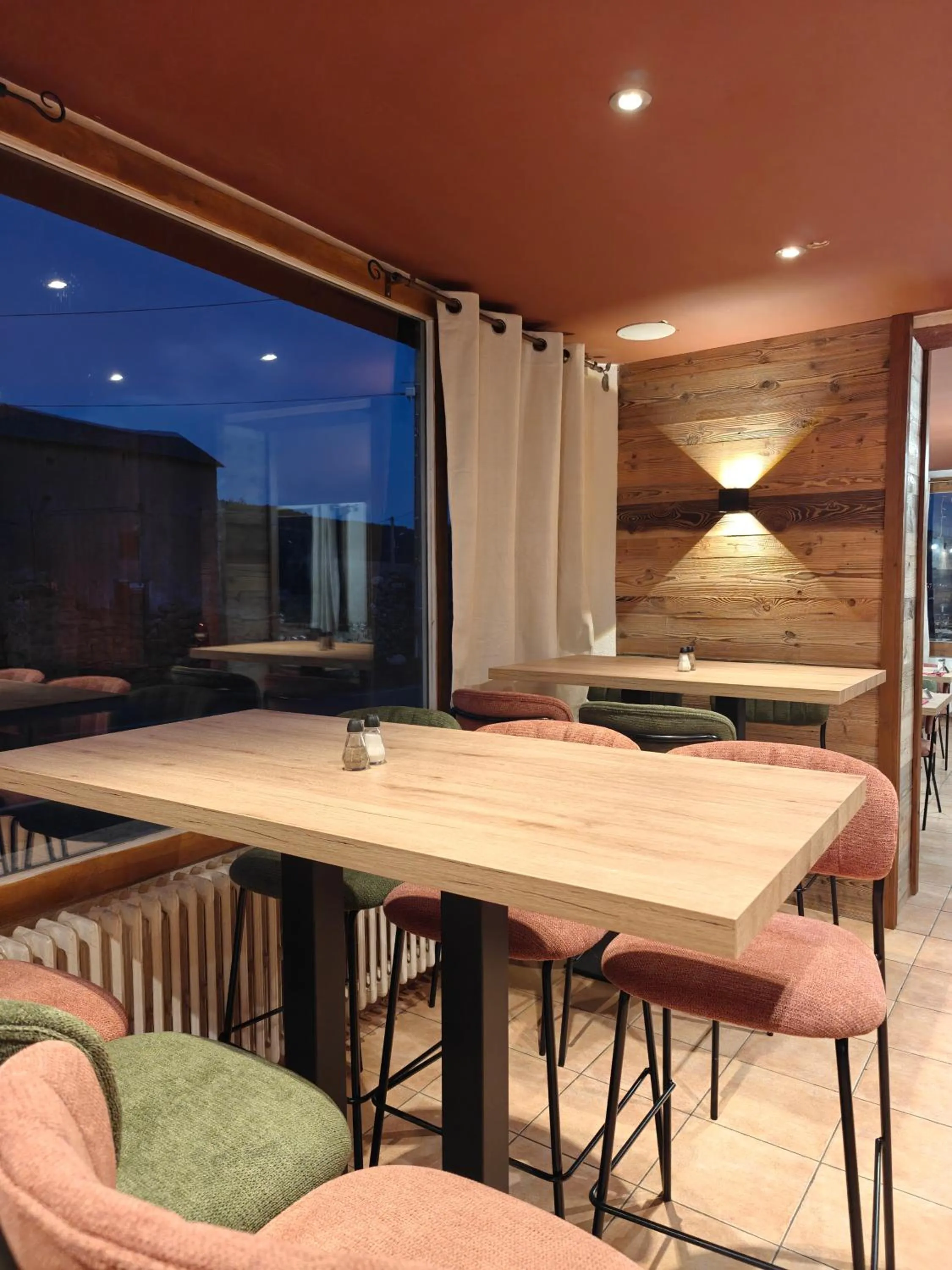 Restaurant/places to eat in Le Catalan - Hôtel et appartements