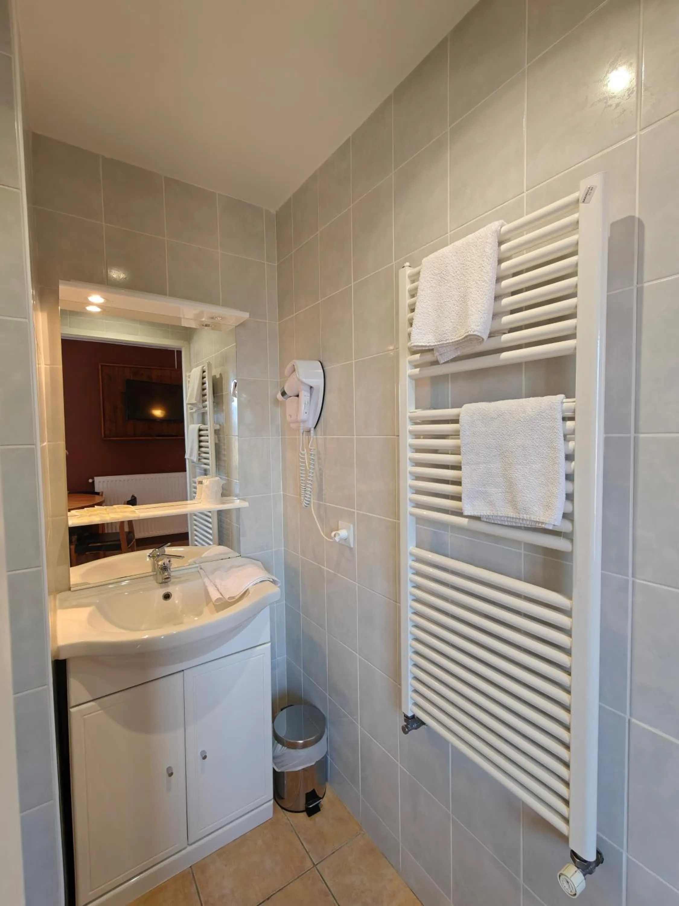 Shower in Le Catalan - Hôtel et appartements