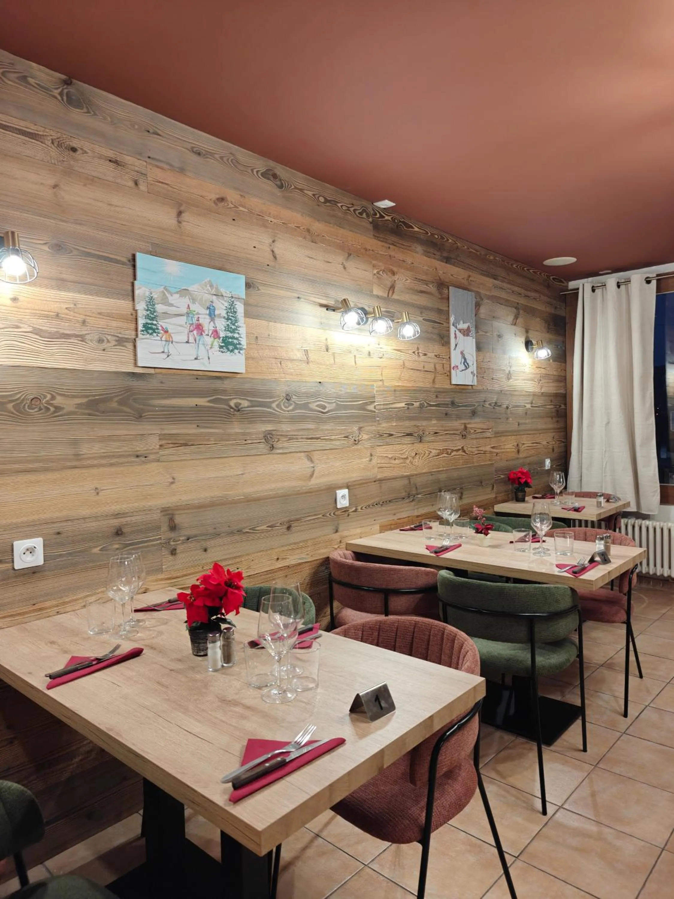 Restaurant/places to eat in Le Catalan - Hôtel et appartements