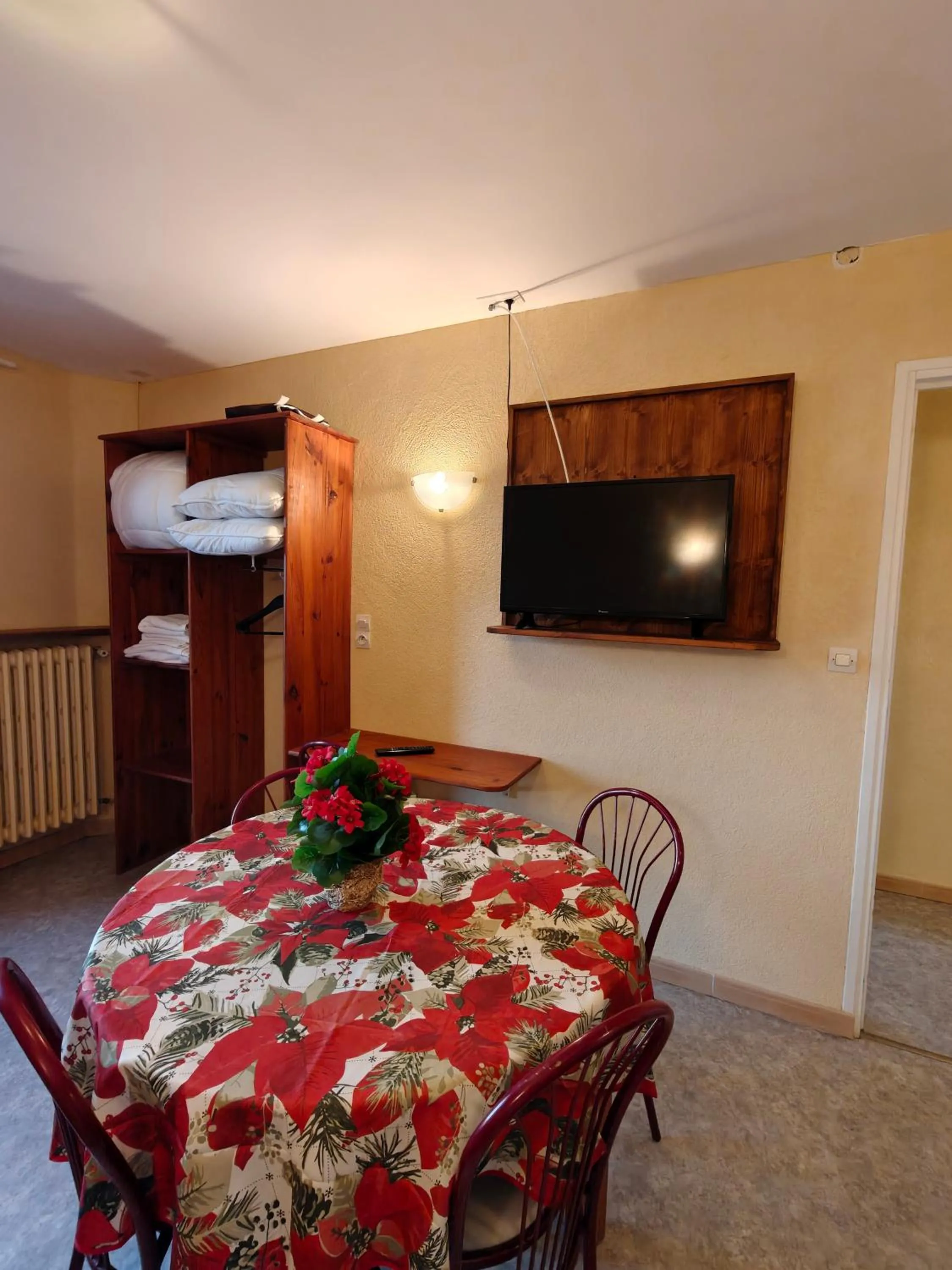 TV and multimedia in Le Catalan - Hôtel et appartements