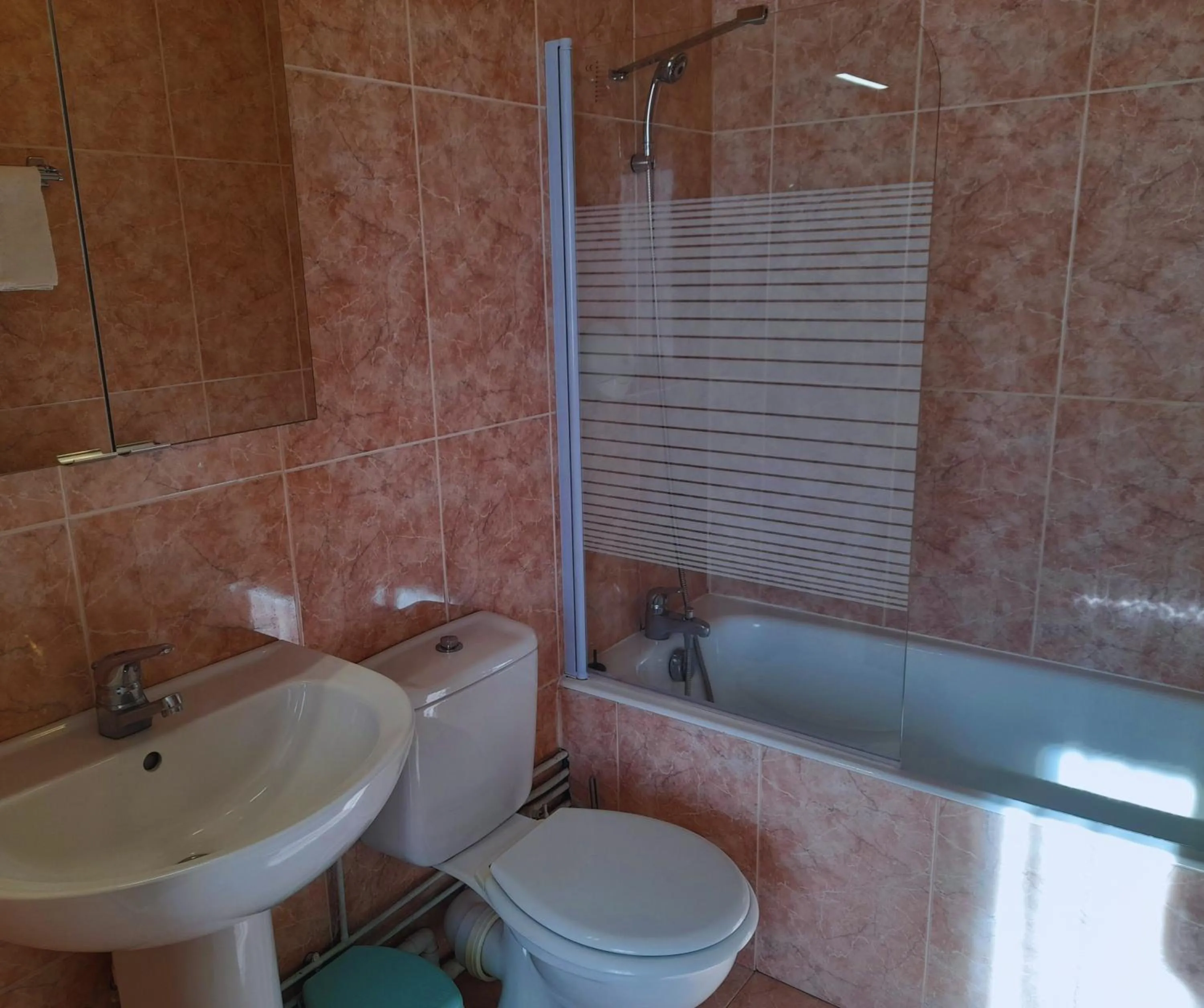 Shower in Le Catalan - Hôtel et appartements