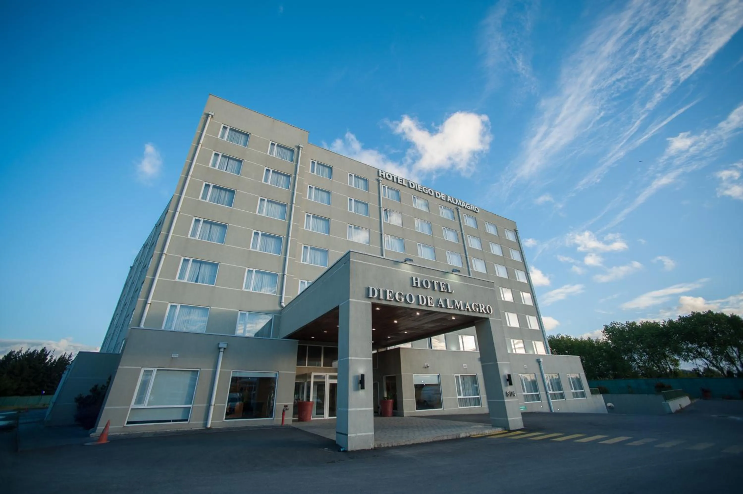 Facade/entrance in Hotel Diego de Almagro Lomas Verdes