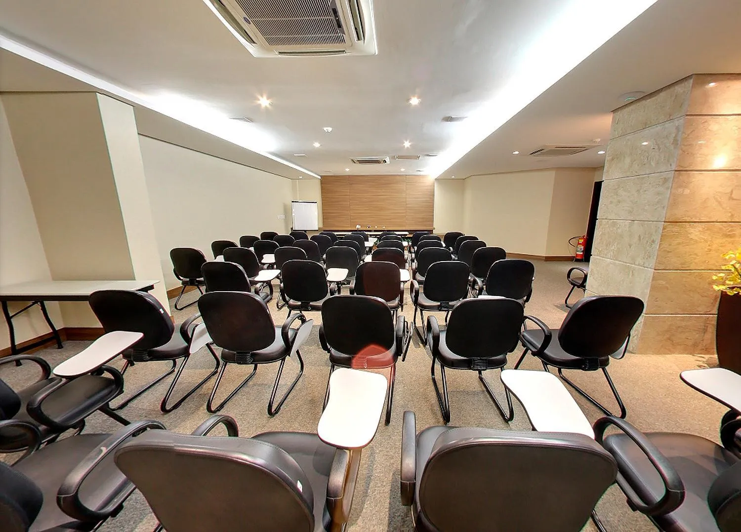 Business facilities in Amazon Taiamã Hotel