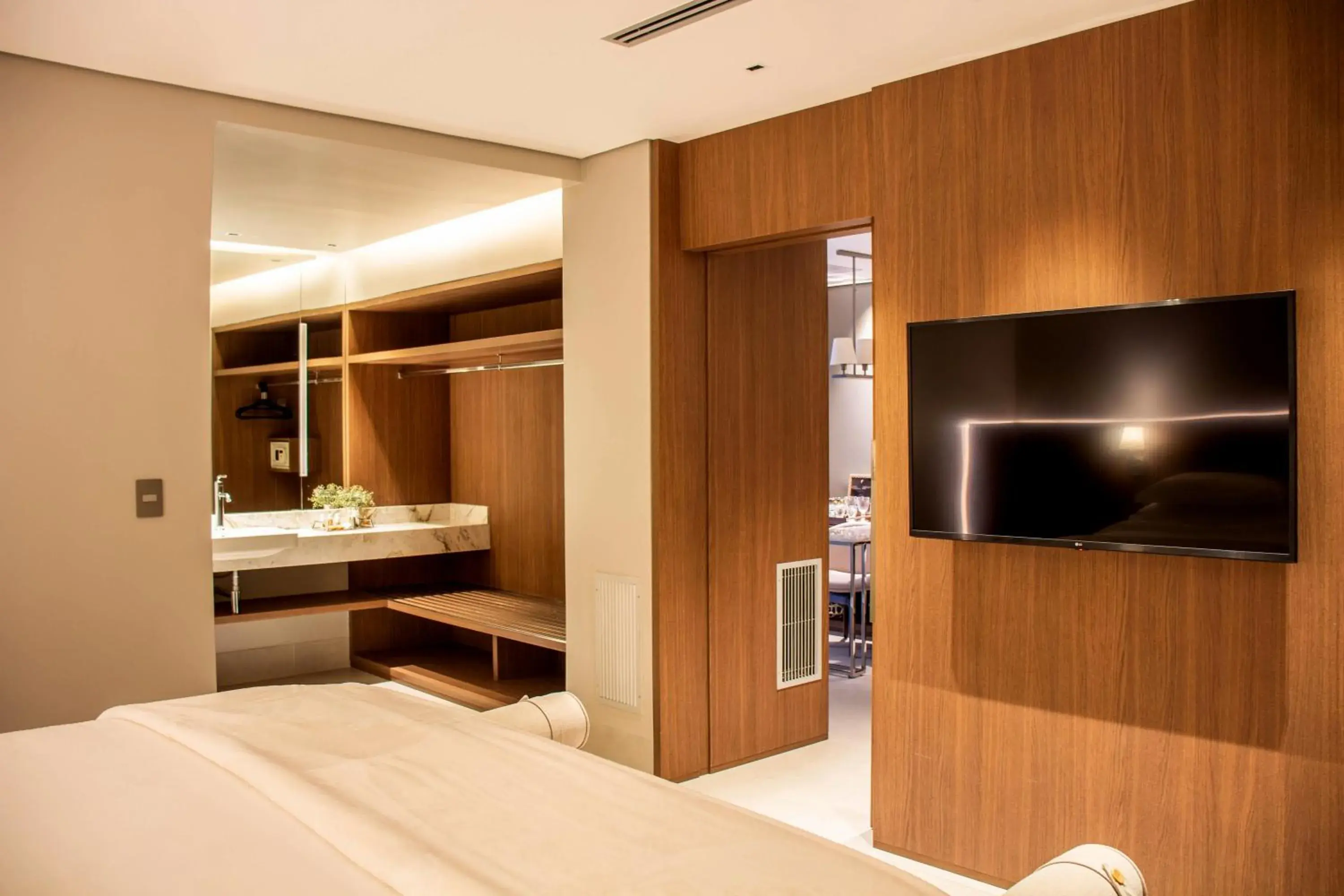 Communal lounge/ TV room, Bed in Amazon Taiamã Hotel Communal lounge/ TV room, Bed in Amazon Taiamã Hotel