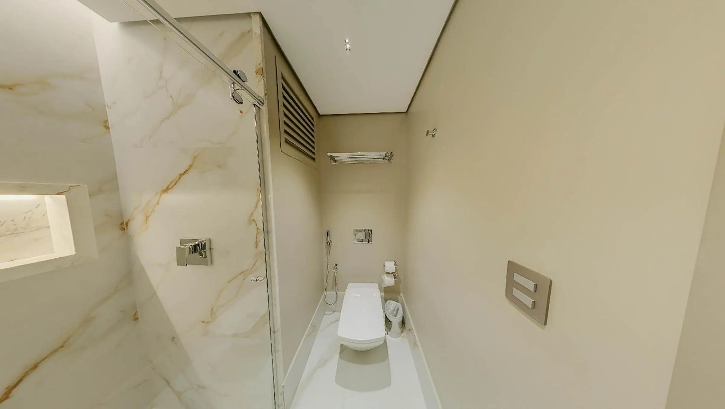 Shower in Amazon Taiamã Hotel