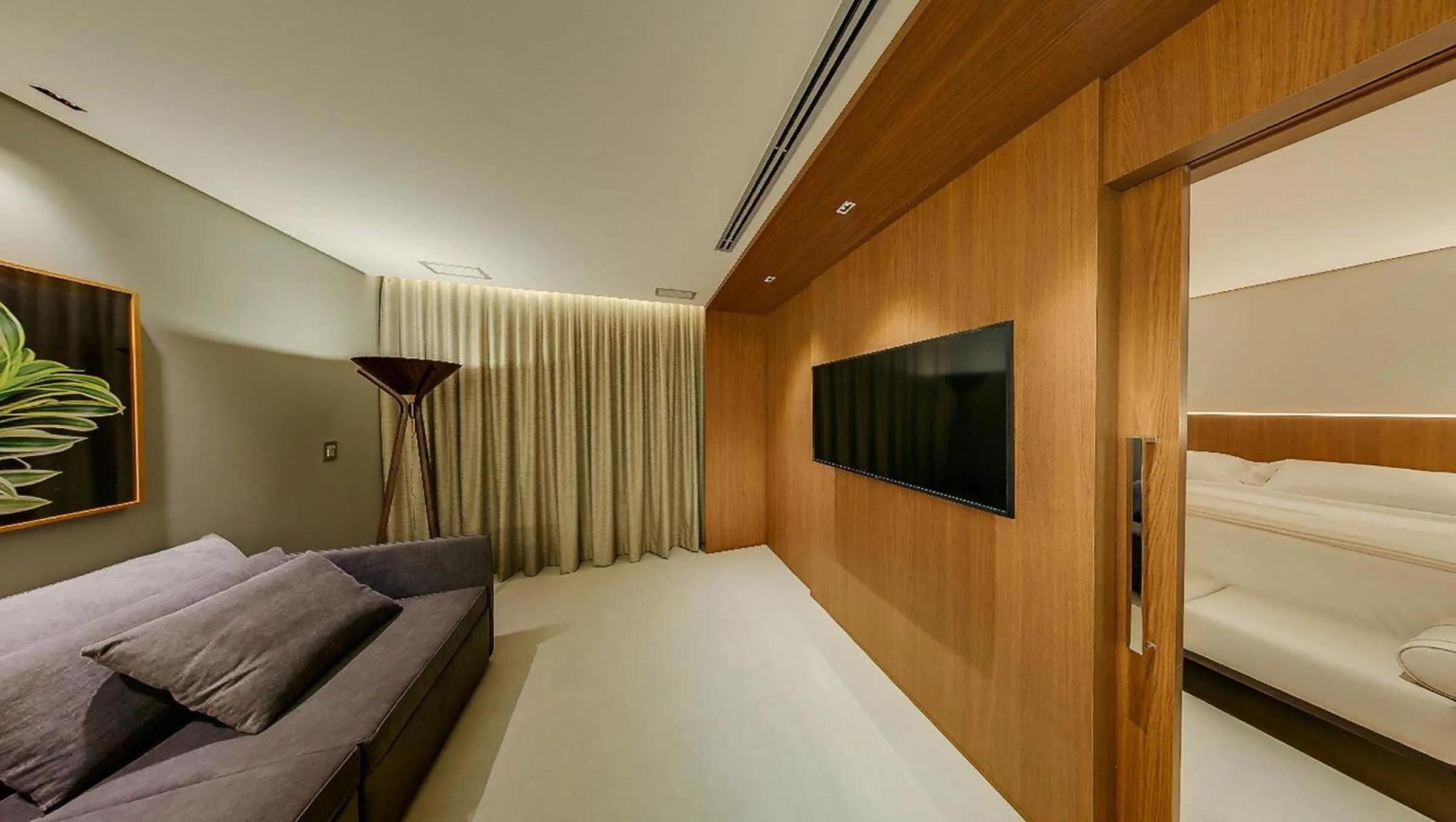 Communal lounge/ TV room, Bed in Amazon Taiamã Hotel