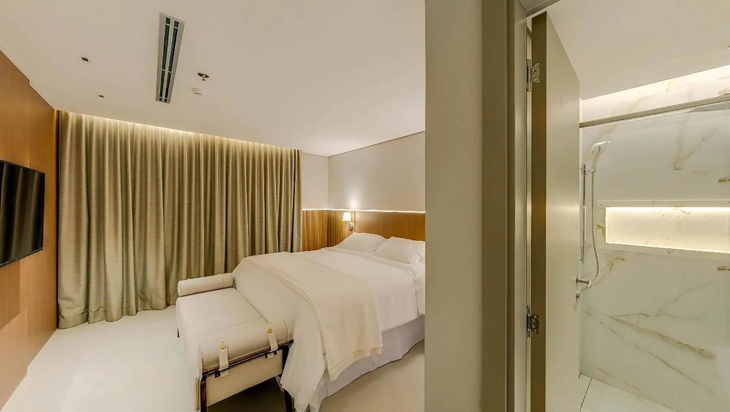 Bed in Amazon Taiamã Hotel