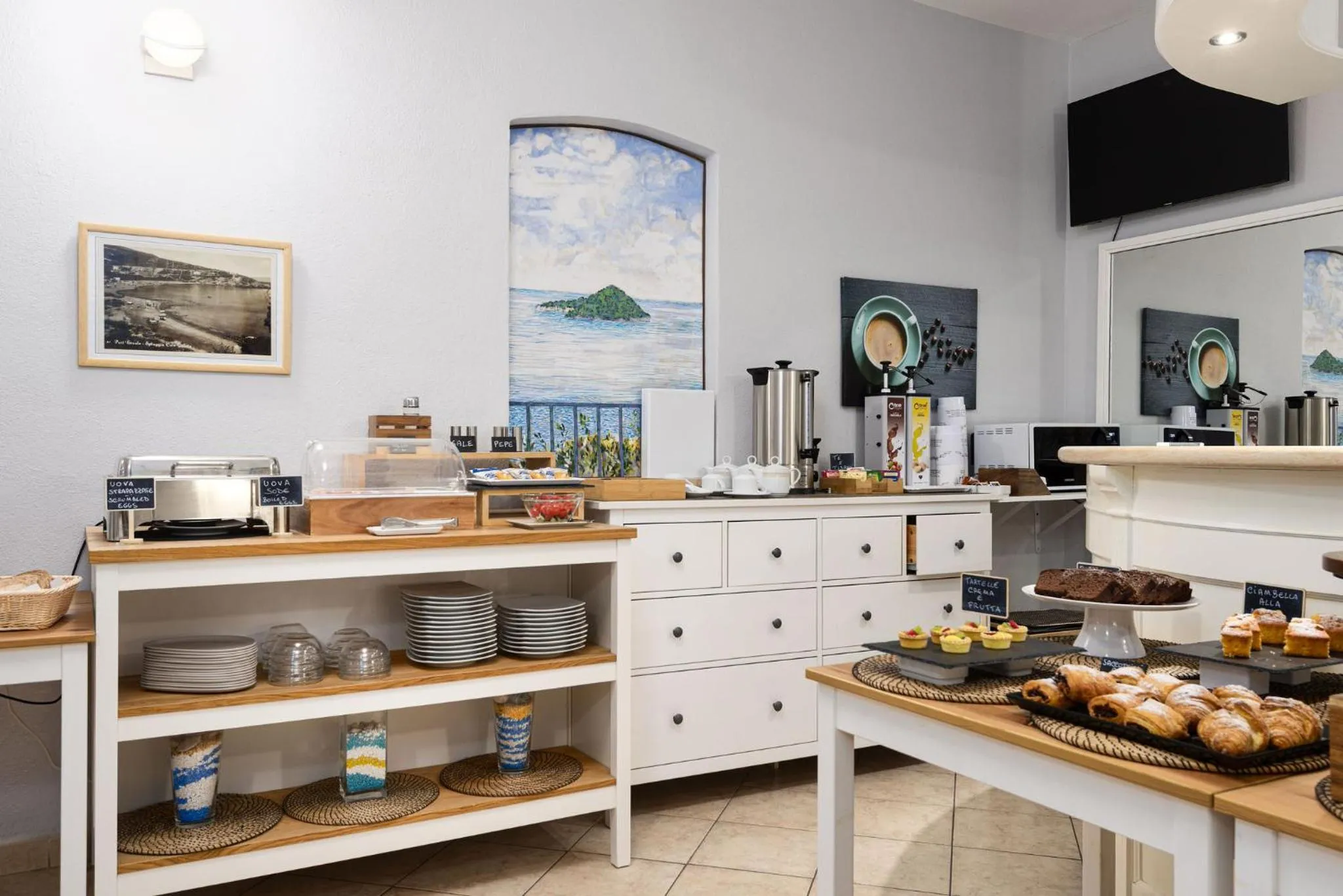 Buffet breakfast in Hotel Conchiglia