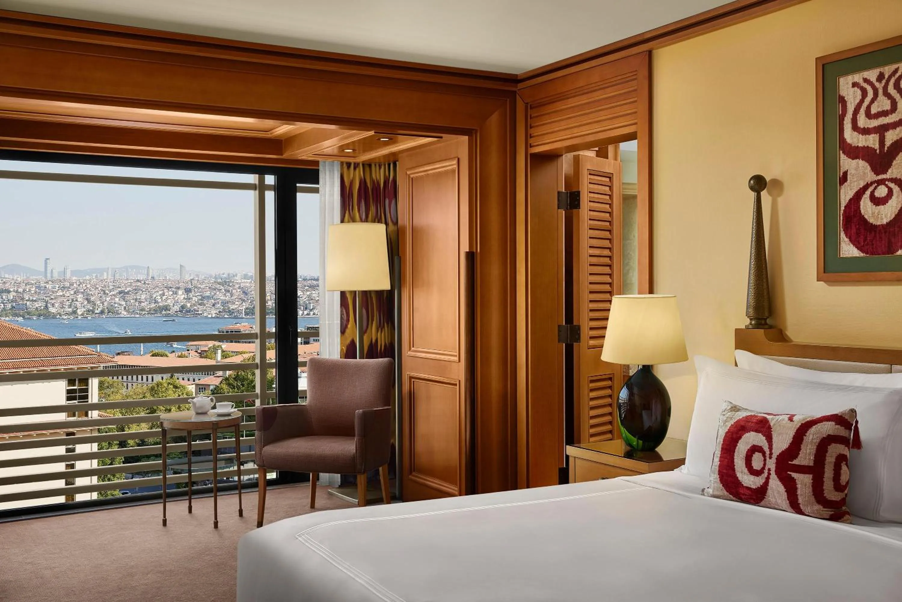 Photo of the whole room, Bed in Divan Istanbul