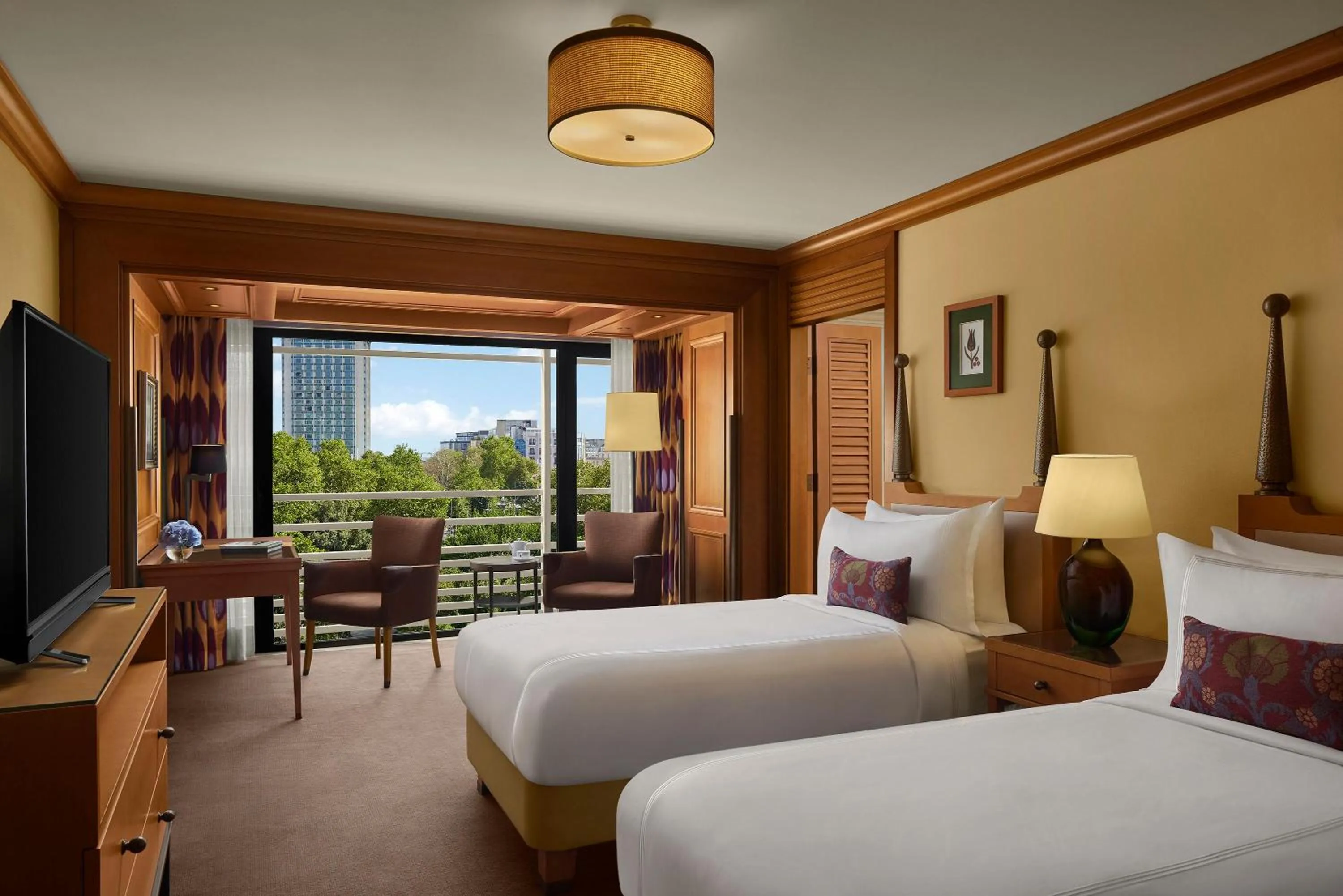 Photo of the whole room, Bed in Divan Istanbul