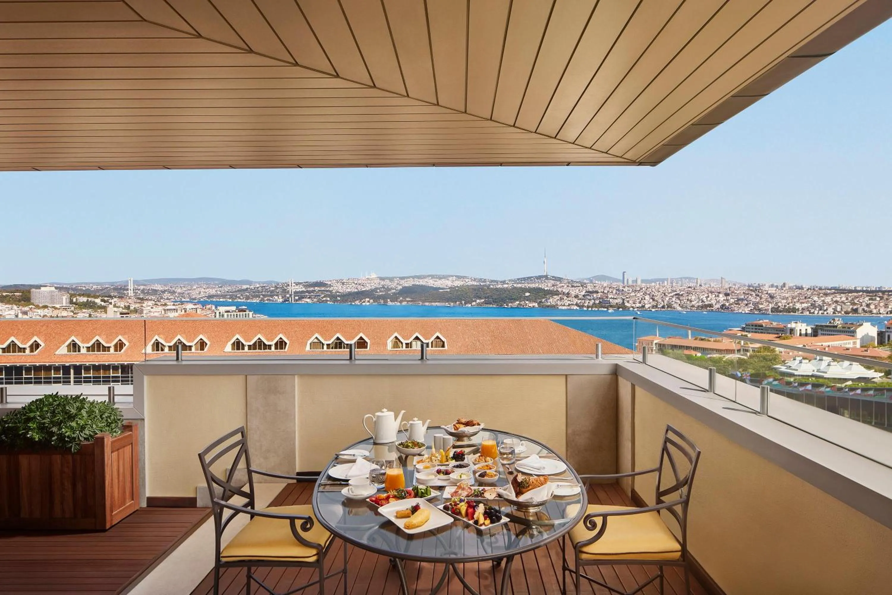 Photo of the whole room in Divan Istanbul