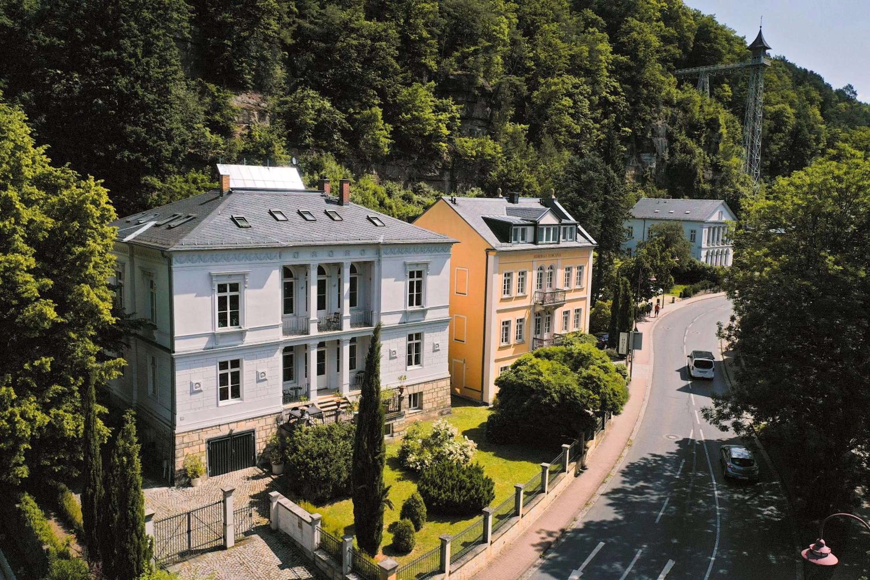 Property building in Albergo-Toscana